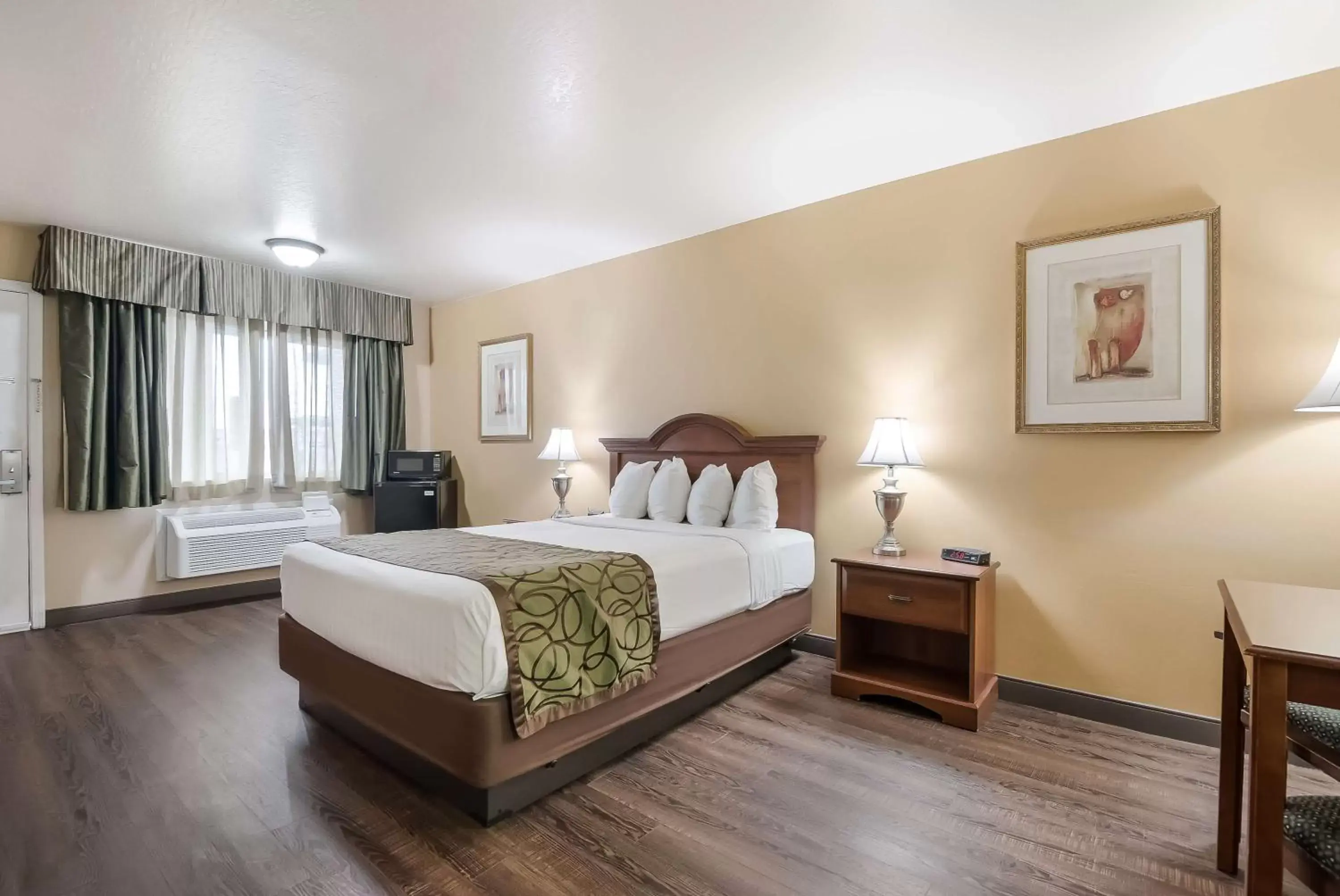 Bedroom, Bed in SureStay Hotel by Best Western Fernley