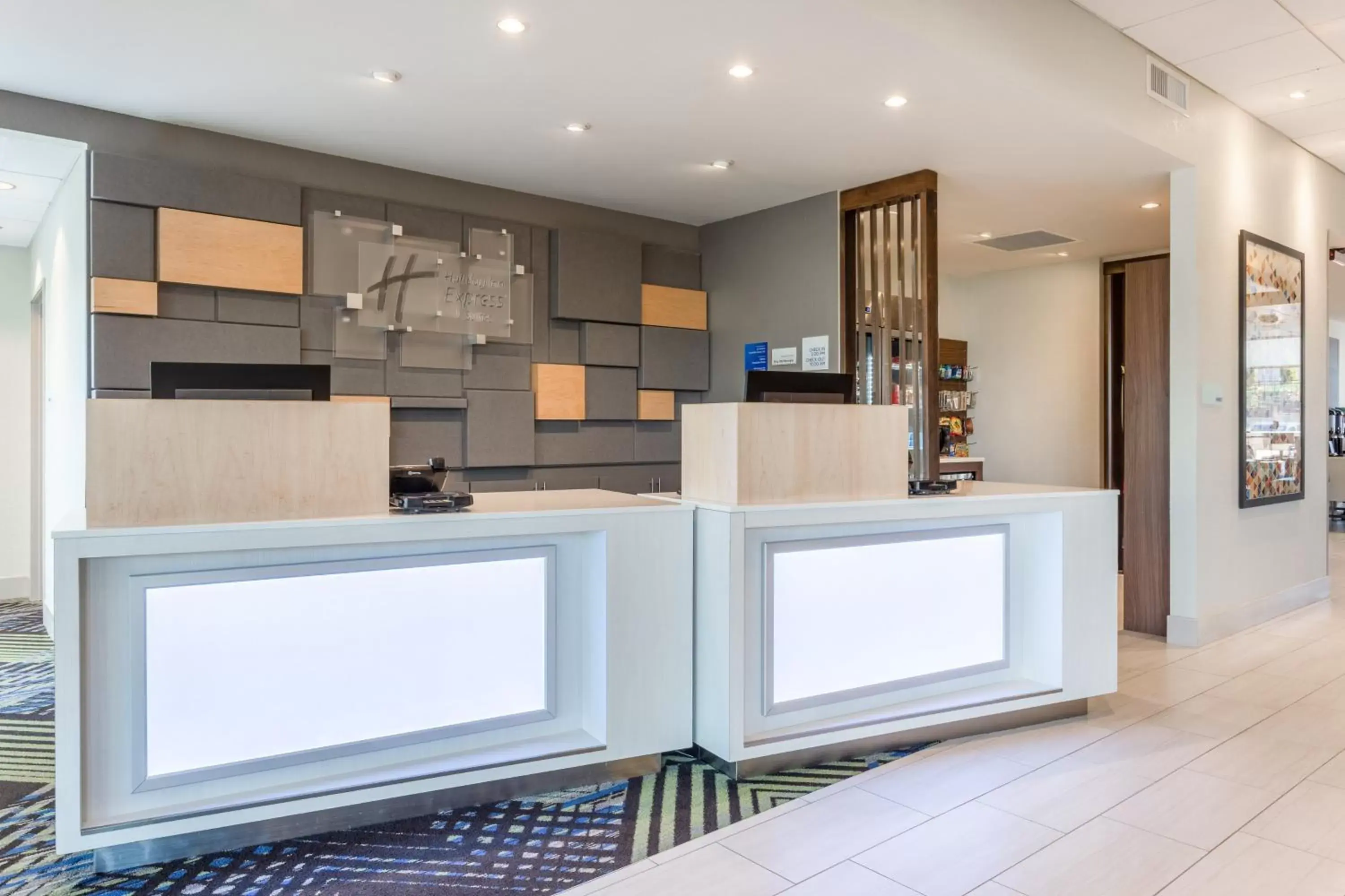 Property building in Holiday Inn Express & Suites - Florence - Cincinnati Airport by IHG Property building in Holiday Inn Express & Suites - Florence - Cincinnati Airport by IHG