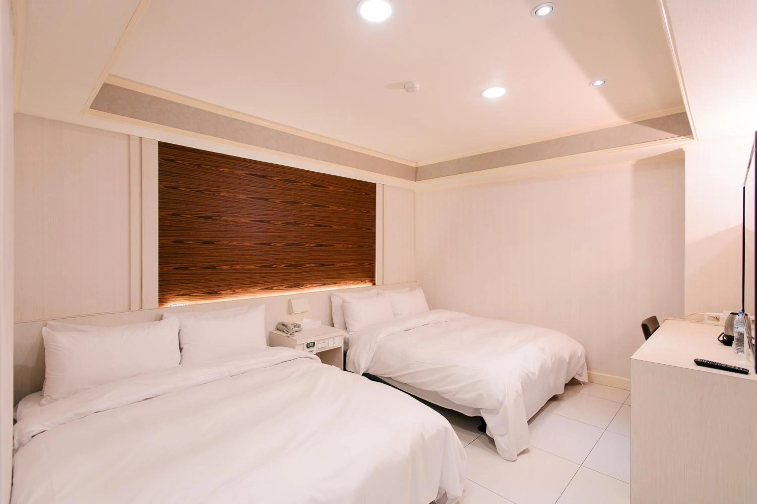 Bedroom, Bed in Duke Business Hotel