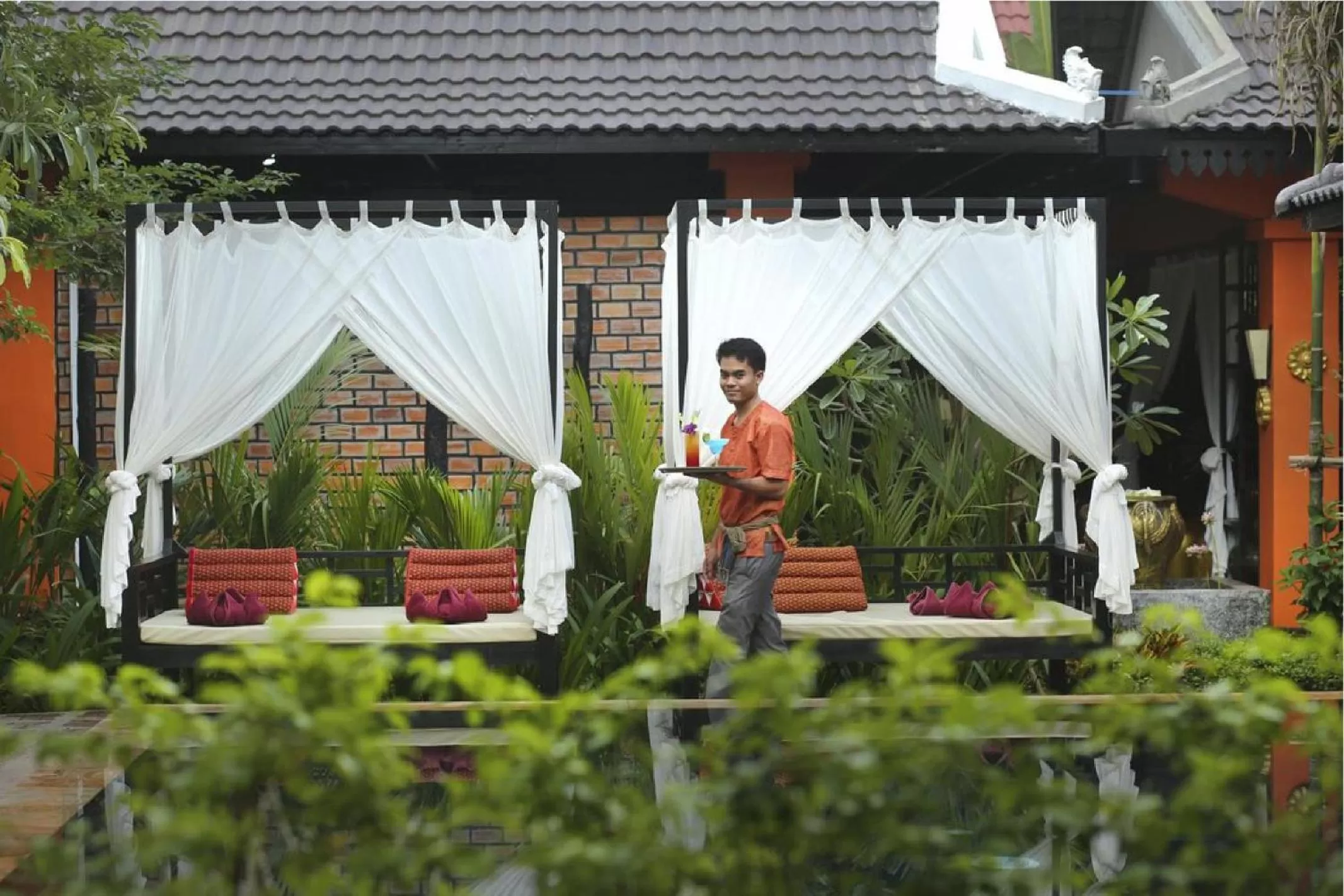 Staff in Residence Indochine Suite