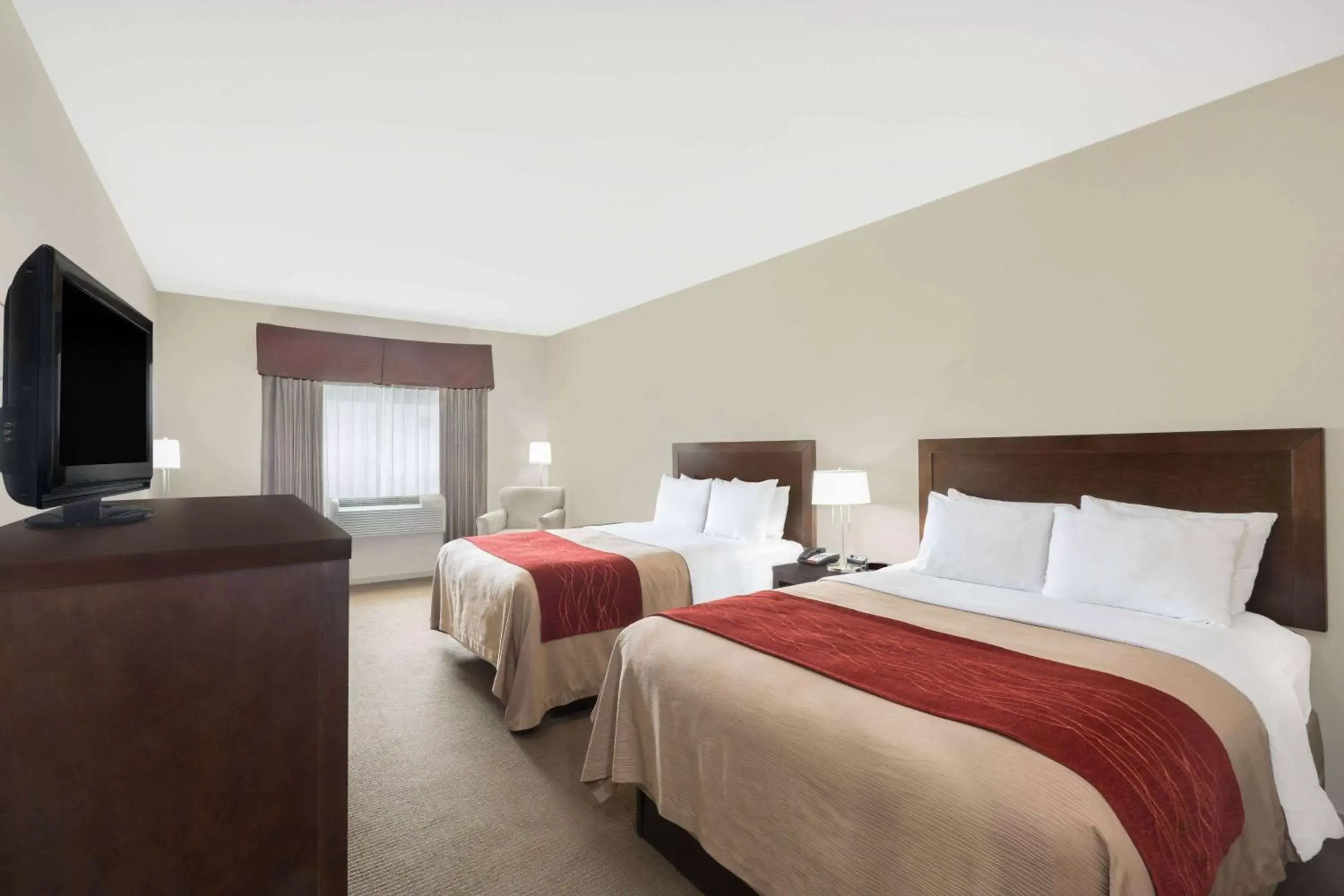 Photo of the whole room, Bed in Baymont by Wyndham Columbus Photo of the whole room, Bed in Baymont by Wyndham Columbus