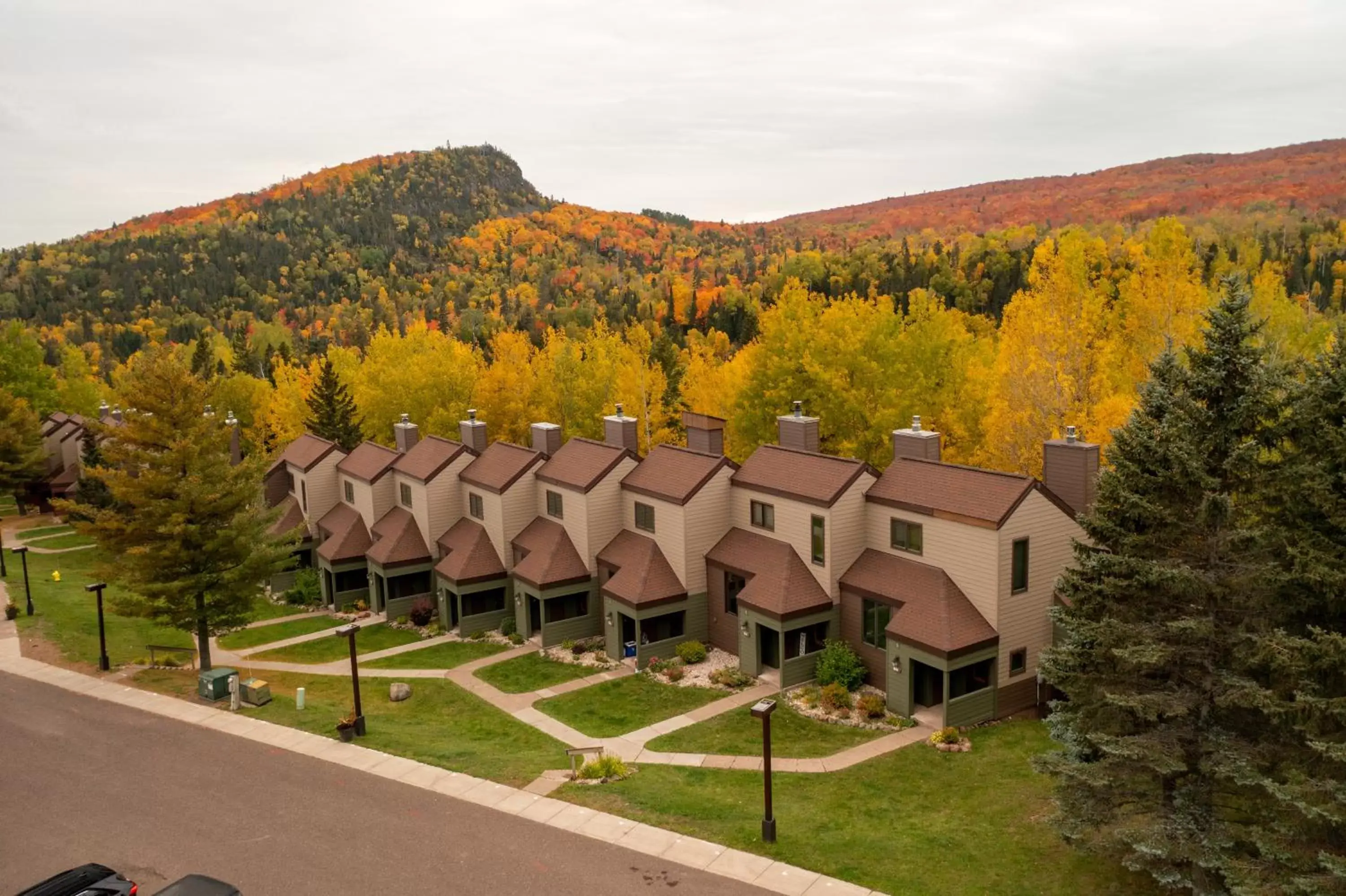 Autumn in Caribou Highlands Lodge