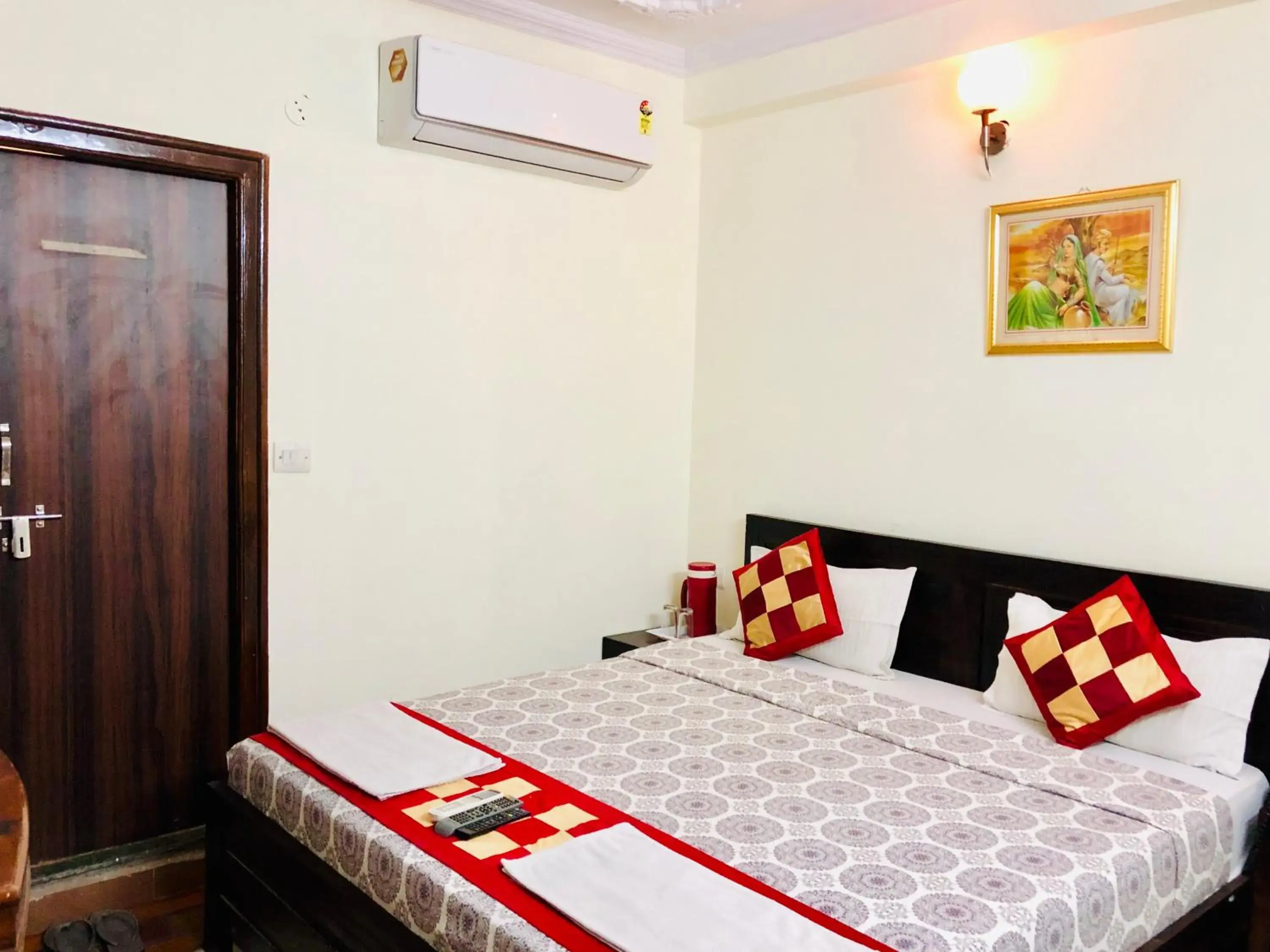 Bed in Hotel Classic Inn Jaipur