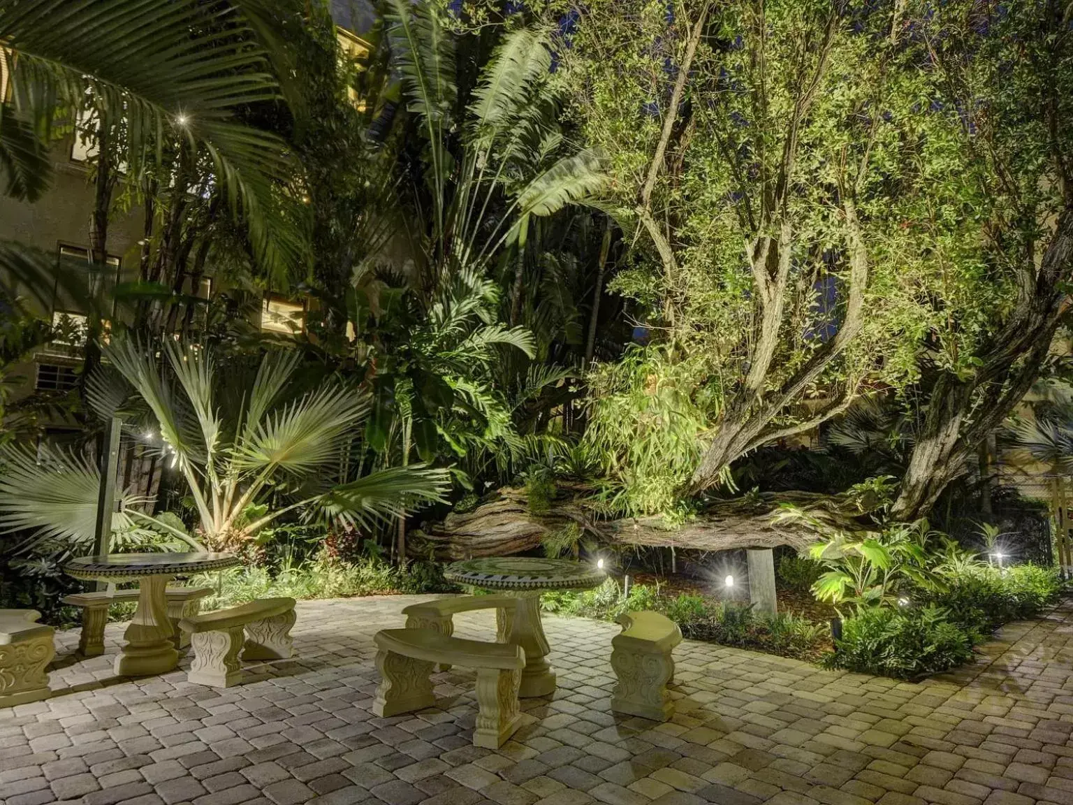 Patio, Garden in Hemingway Suites at Palm Beach Hotel Island