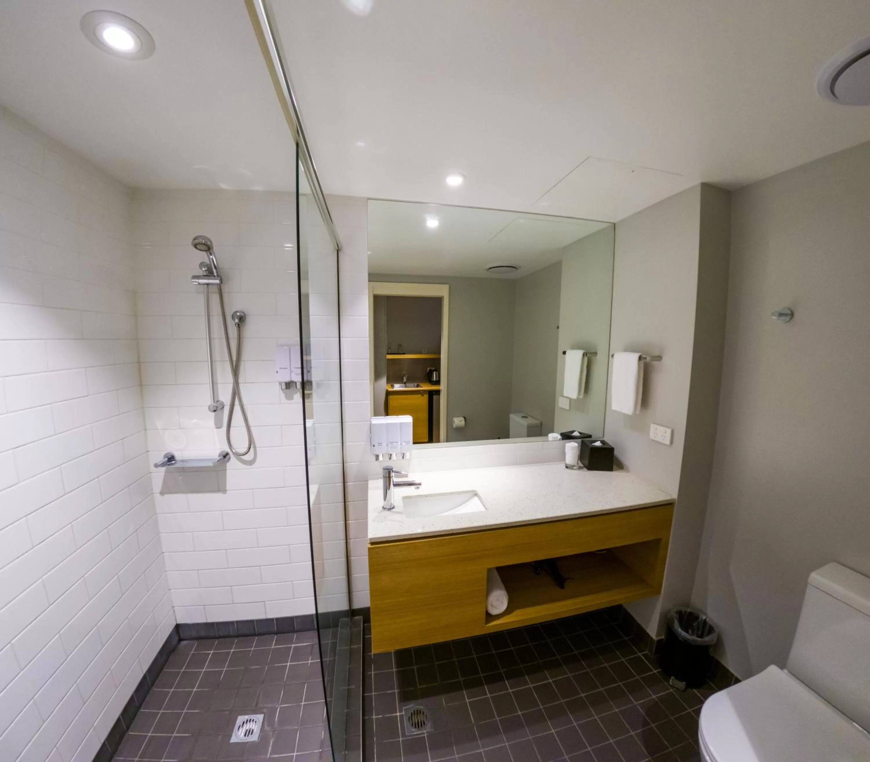 Shower in Potters Toowoomba Hotel