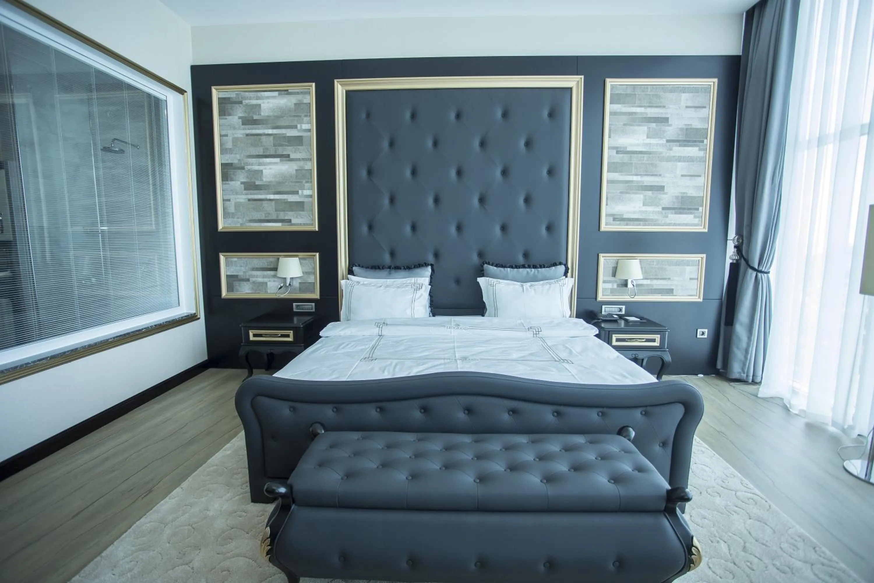 Bed in JRW Welmond Hotel