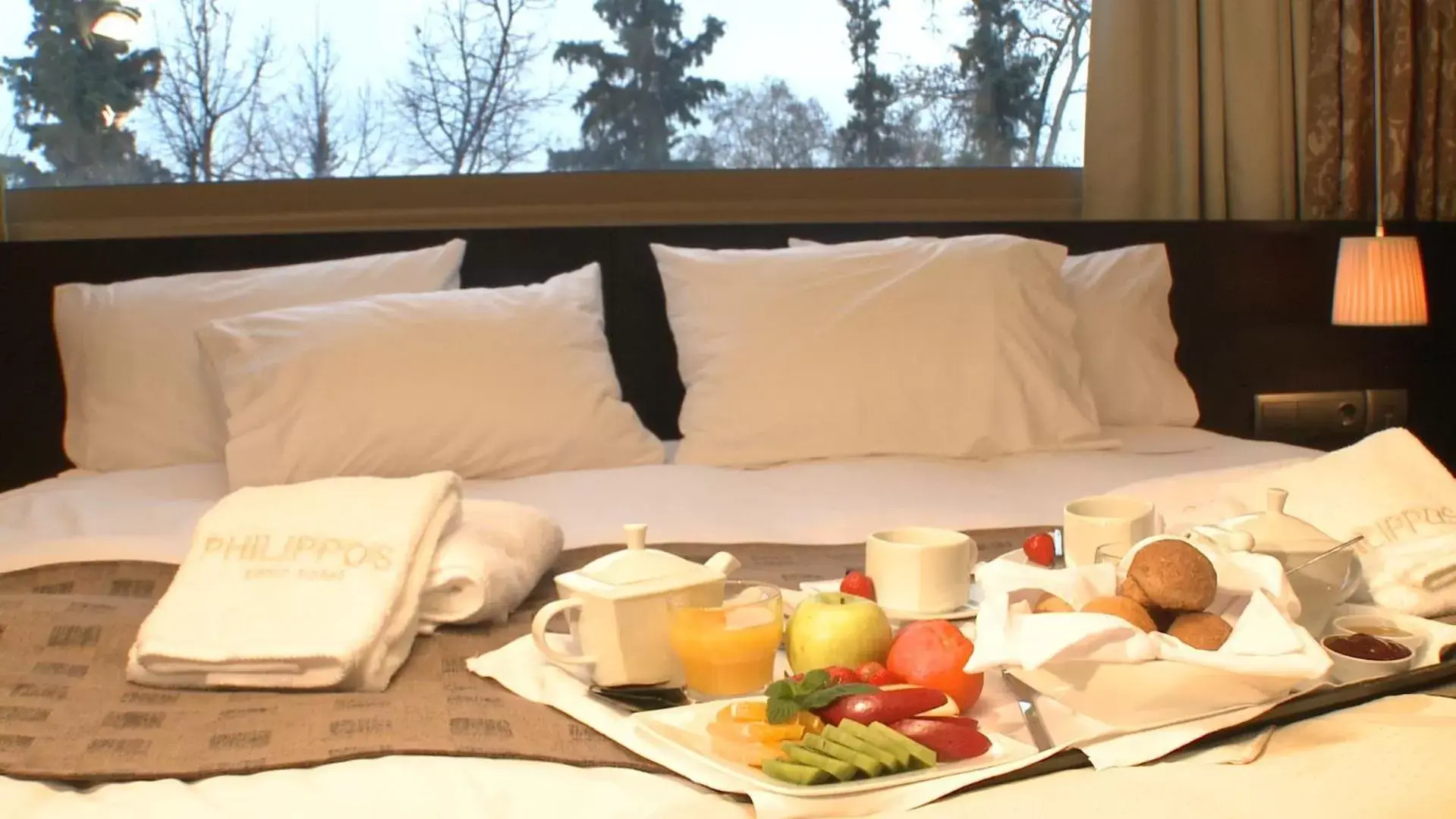room service, Bed in Philippos Xenia Hotel