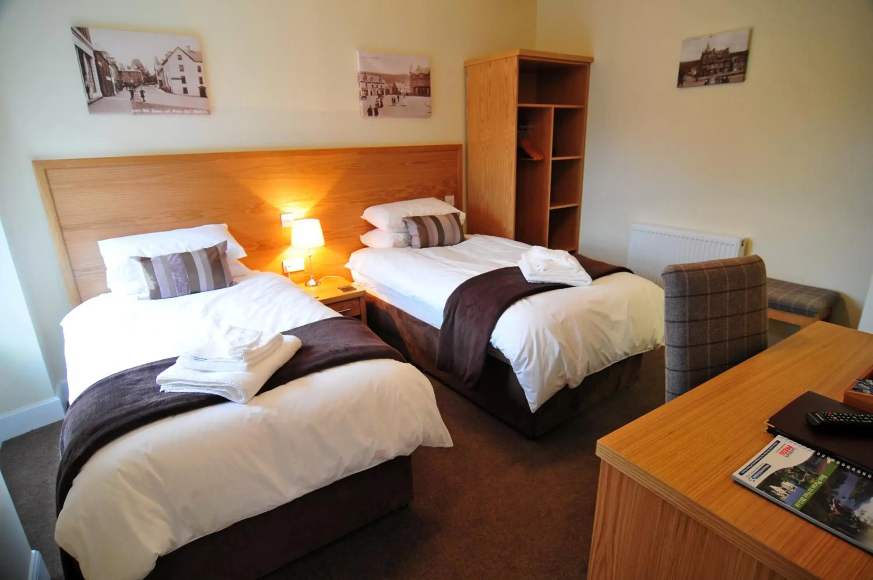 Photo of the whole room, Bed in Schiehallion Hotel