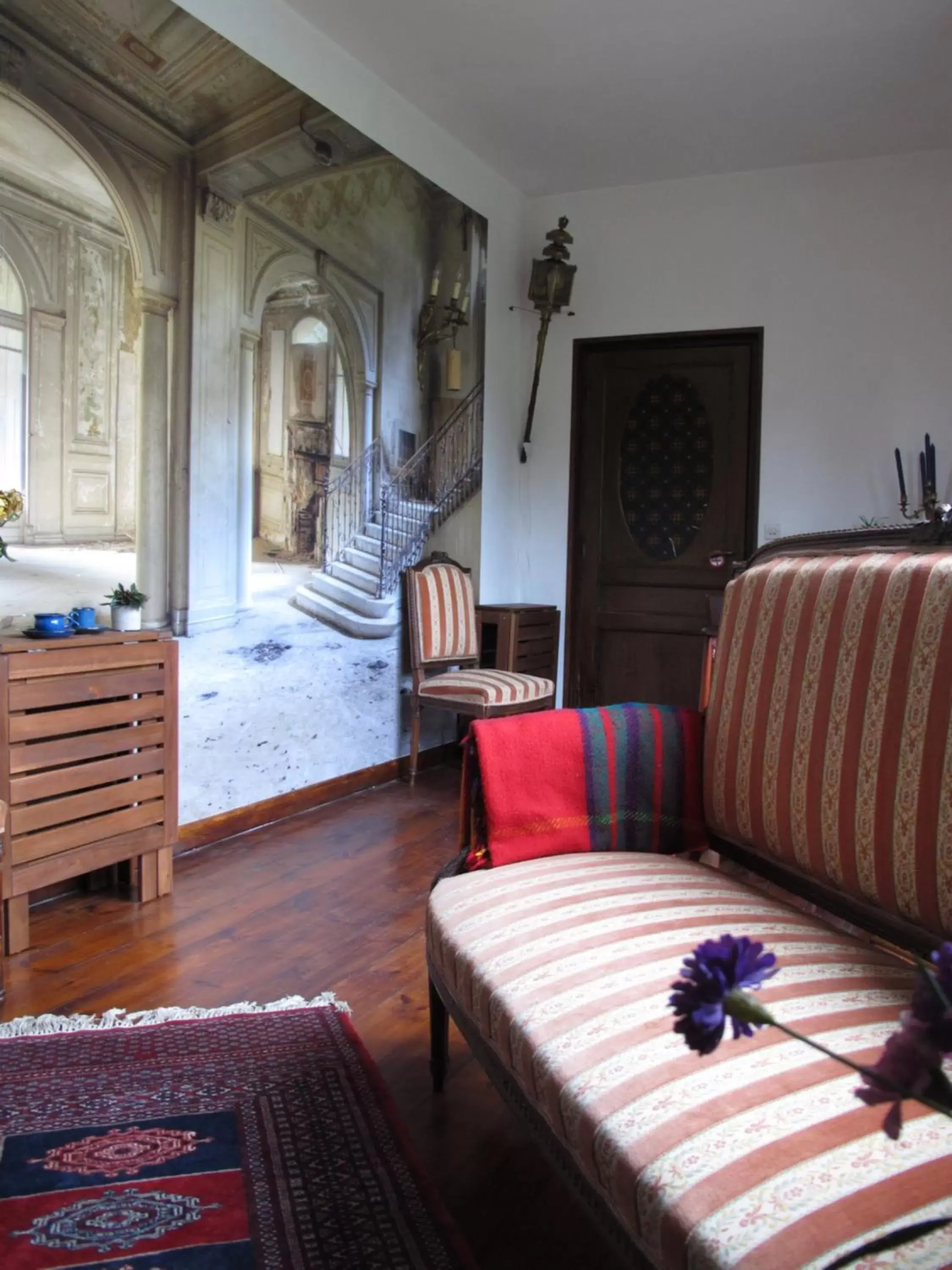 Seating Area in La Bourgogne en Ville