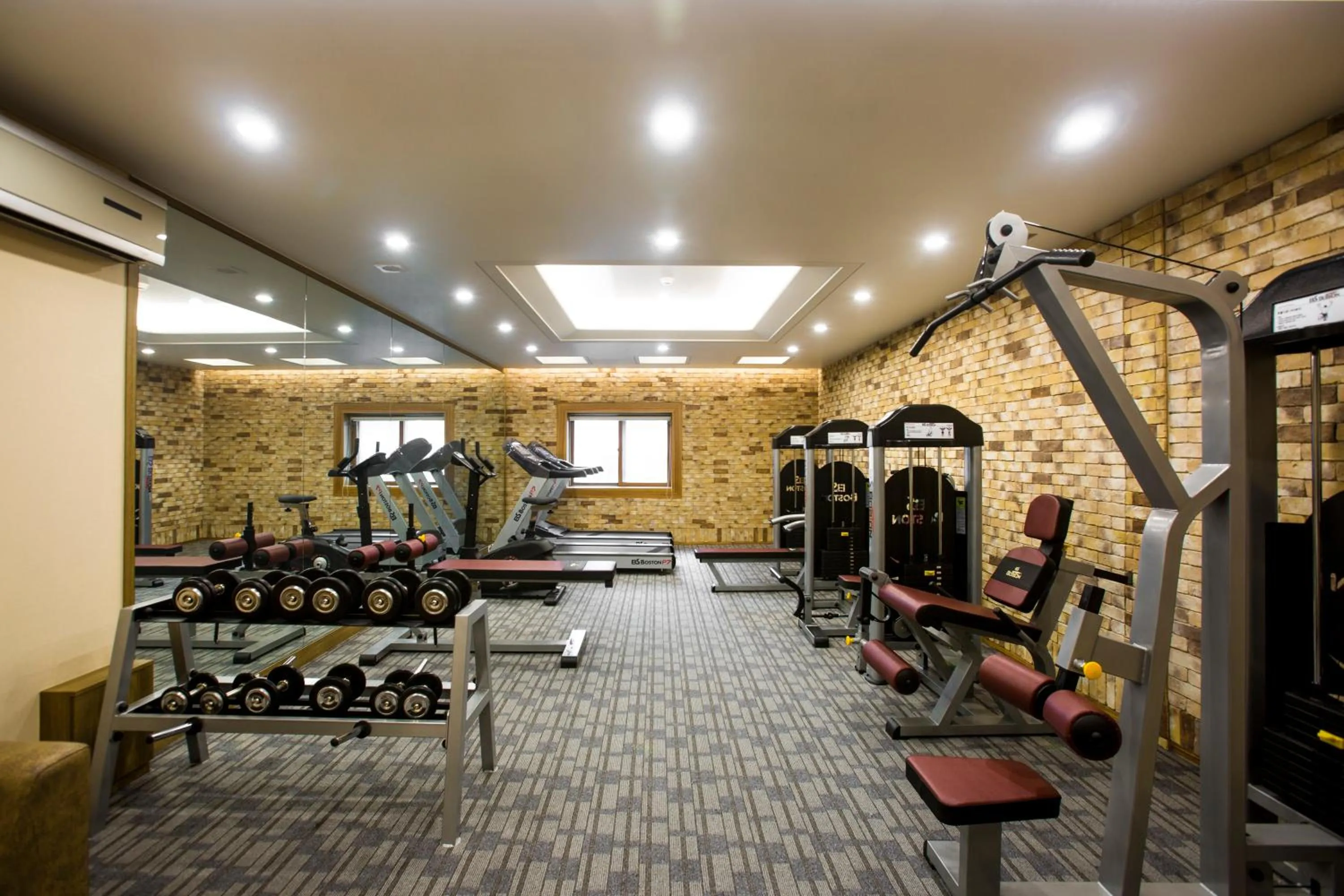 Fitness centre/facilities in Polaris Hotel