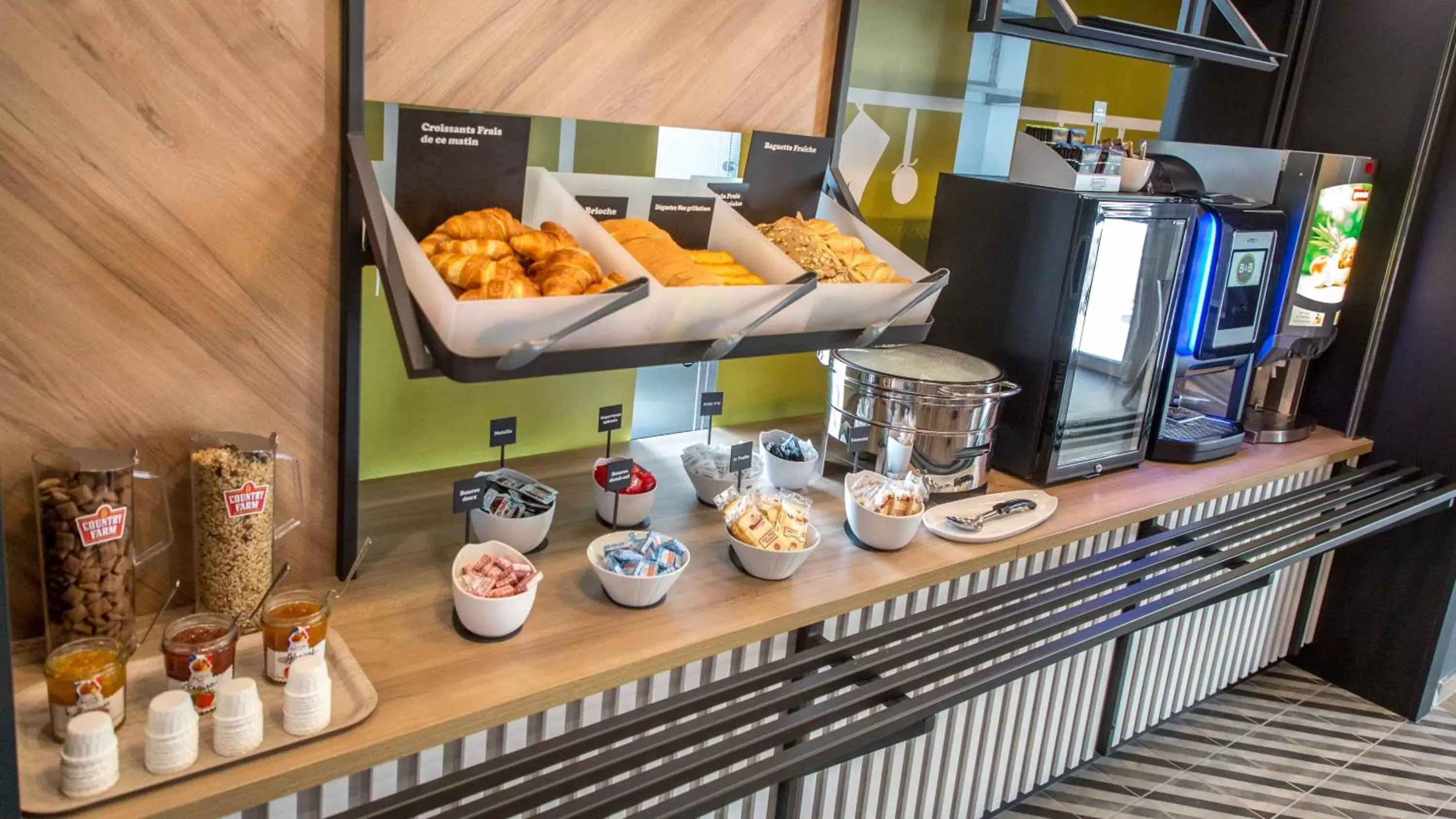 Buffet breakfast in B&B HOTEL Sainte-Maxime Golfe de Saint Tropez Buffet breakfast in B&B HOTEL Sainte-Maxime Golfe de Saint Tropez