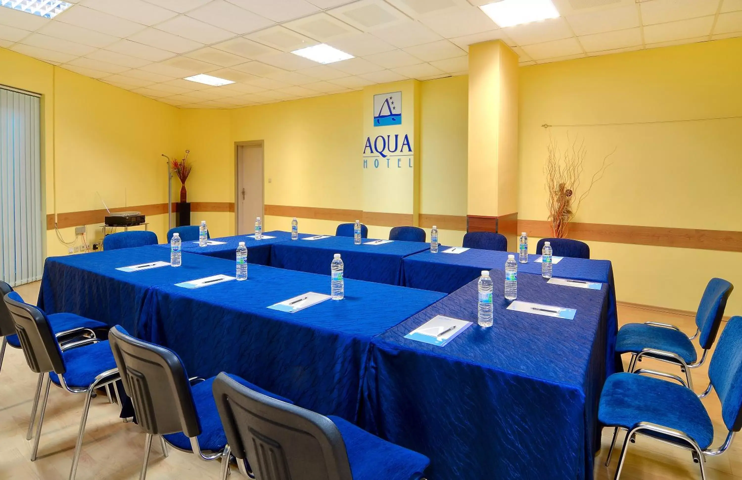 Business facilities in Aqua Hotel