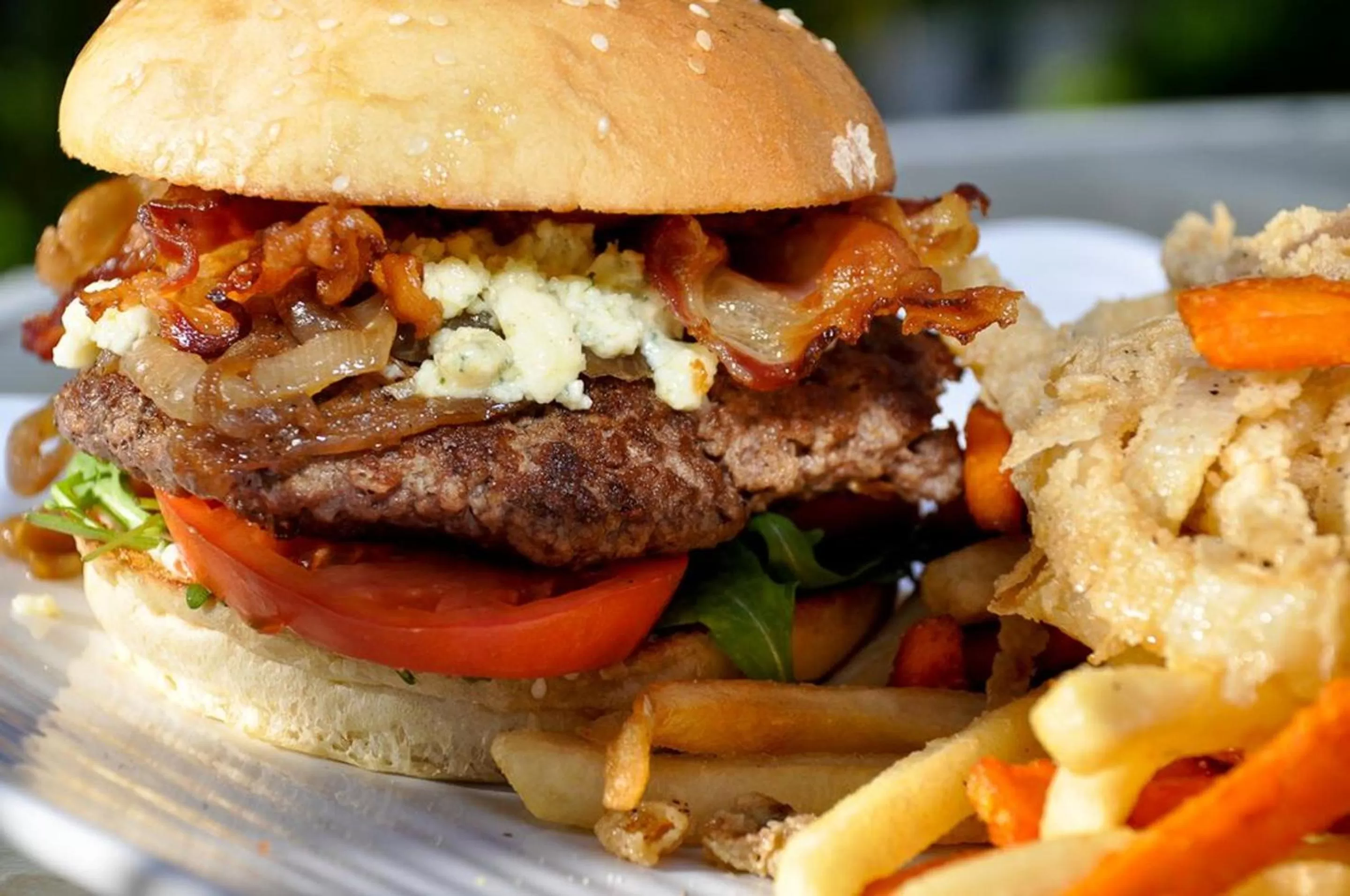 Restaurant/places to eat in Sunshine Suites Resort