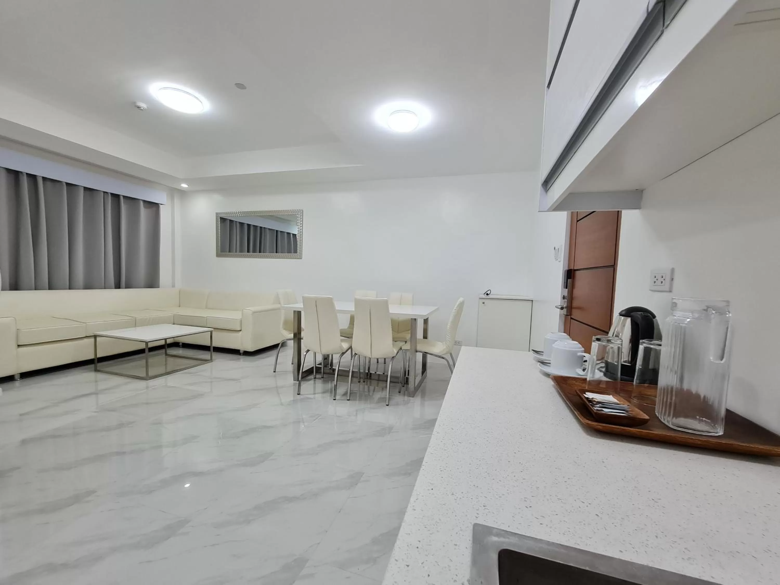 Coffee/tea facilities in Staycation Hotel