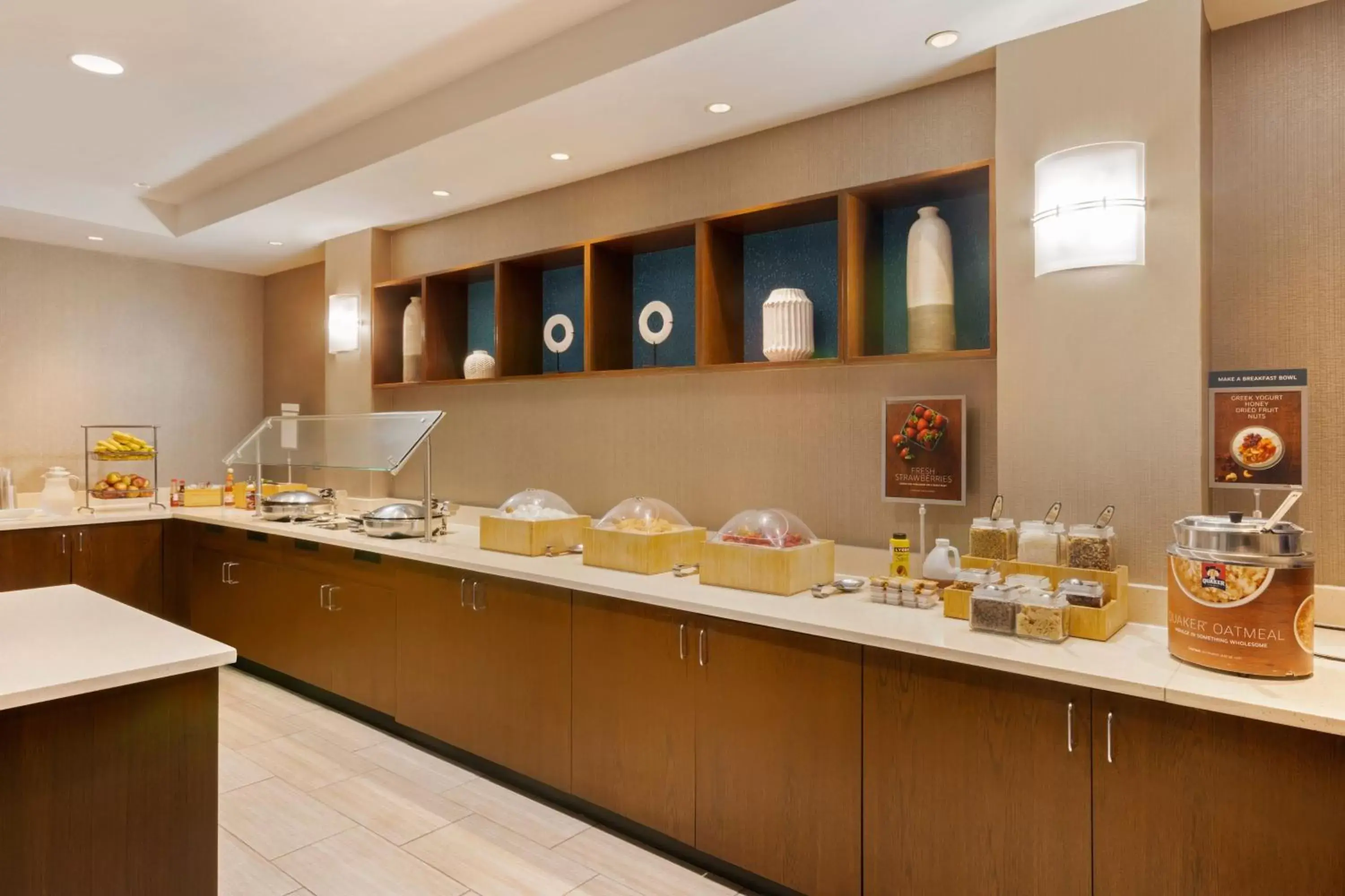 Breakfast in SpringHill Suites by Marriott Newark International Airport