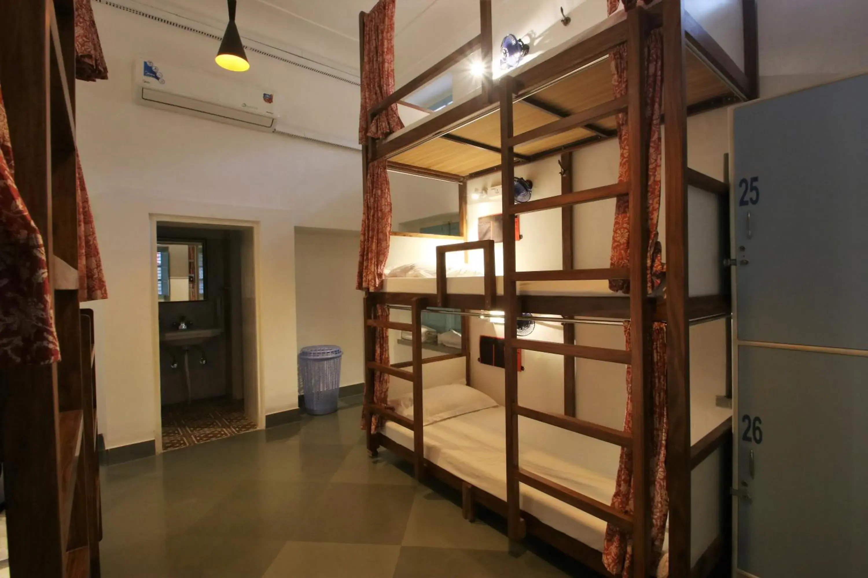 Photo of the whole room, Bunk Bed in Jaipur Jantar Hostel