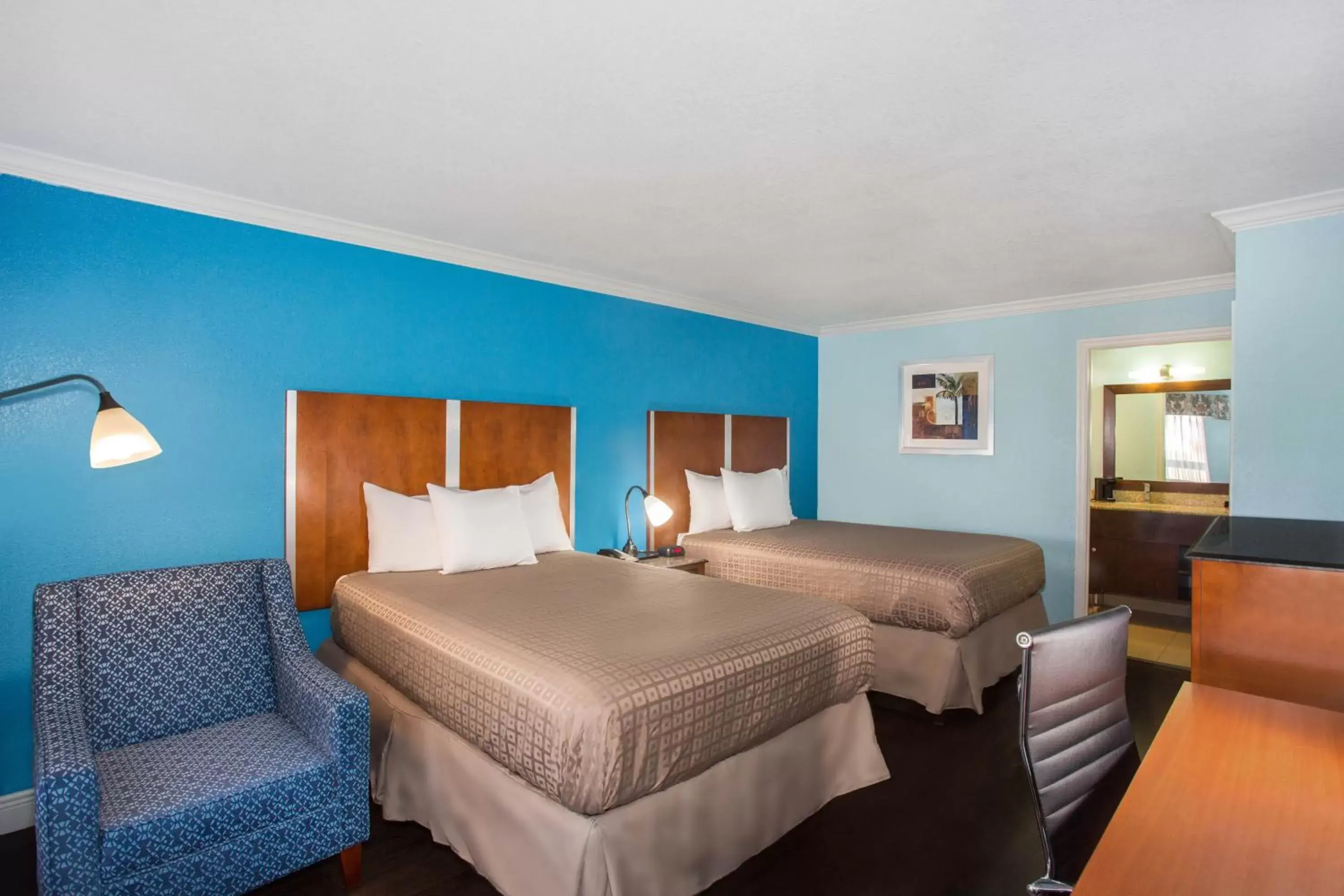 Photo of the whole room, Bed in Days Inn by Wyndham Florida City
