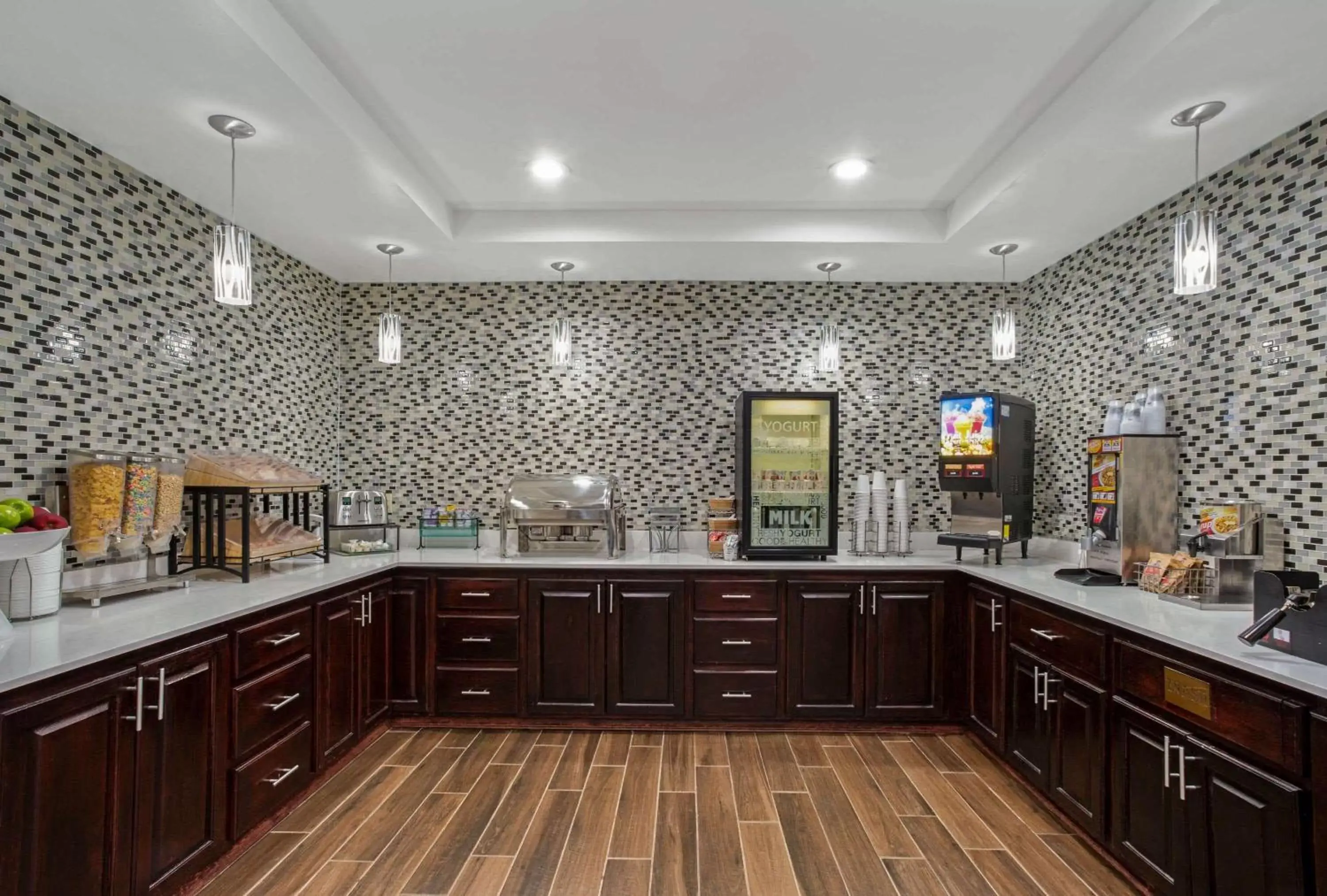 Restaurant/places to eat in La Quinta by Wyndham Norwich-Plainfield-Casino Restaurant/places to eat in La Quinta by Wyndham Norwich-Plainfield-Casino