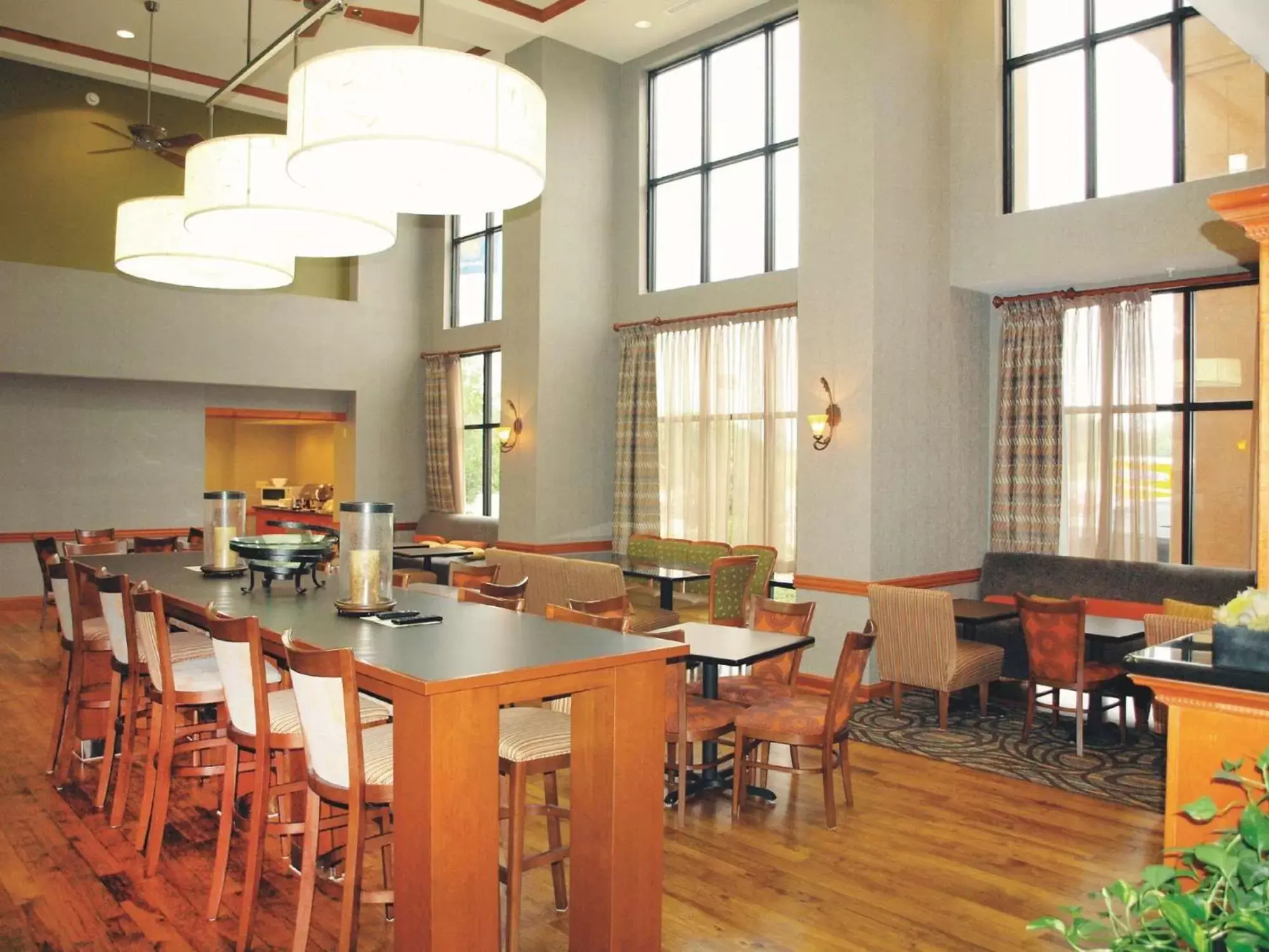 Lobby or reception, Restaurant/Places to Eat in Hampton Inn Clinton