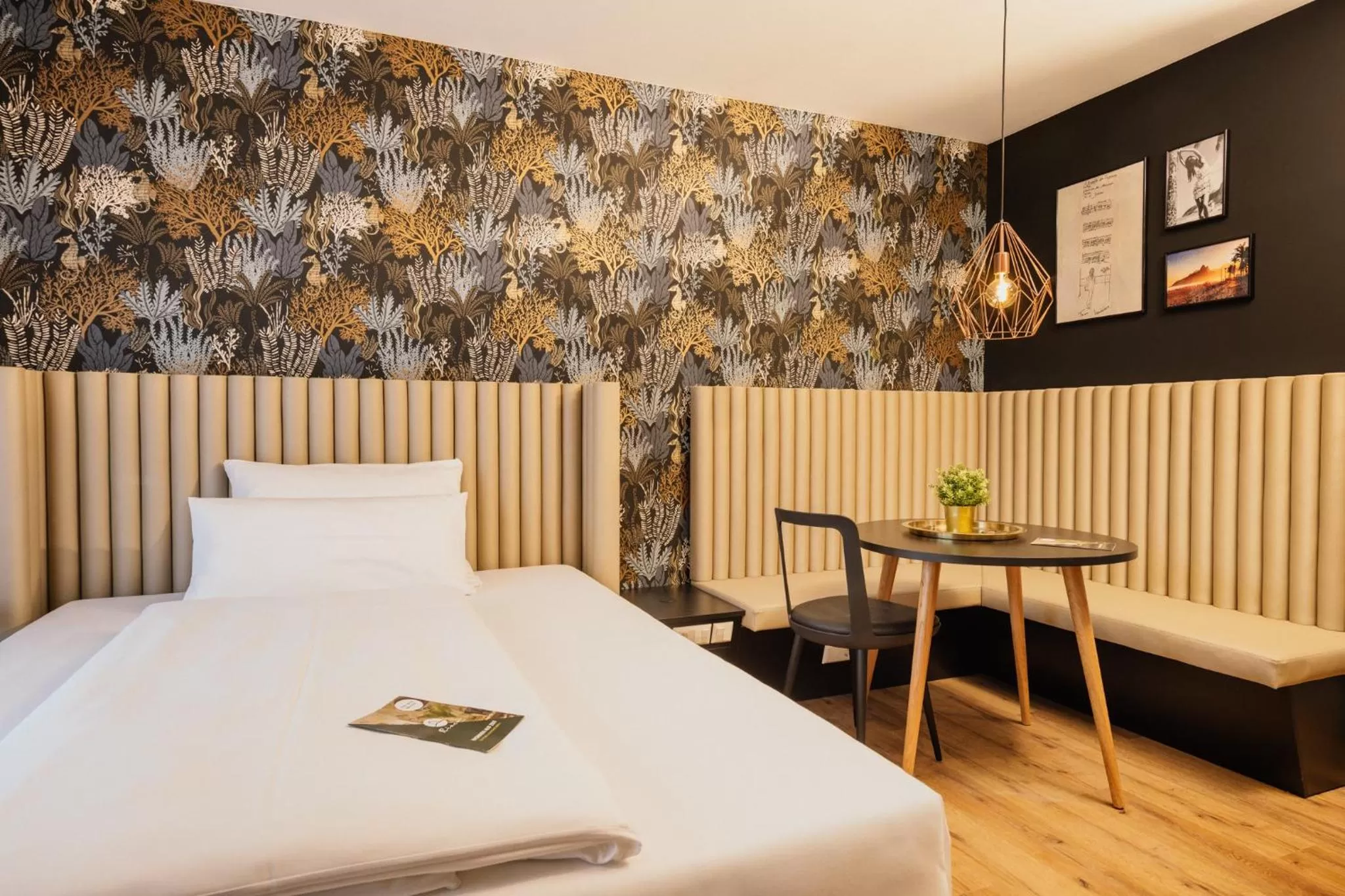 Photo of the whole room, Bed in Rioca Stuttgart Posto 4