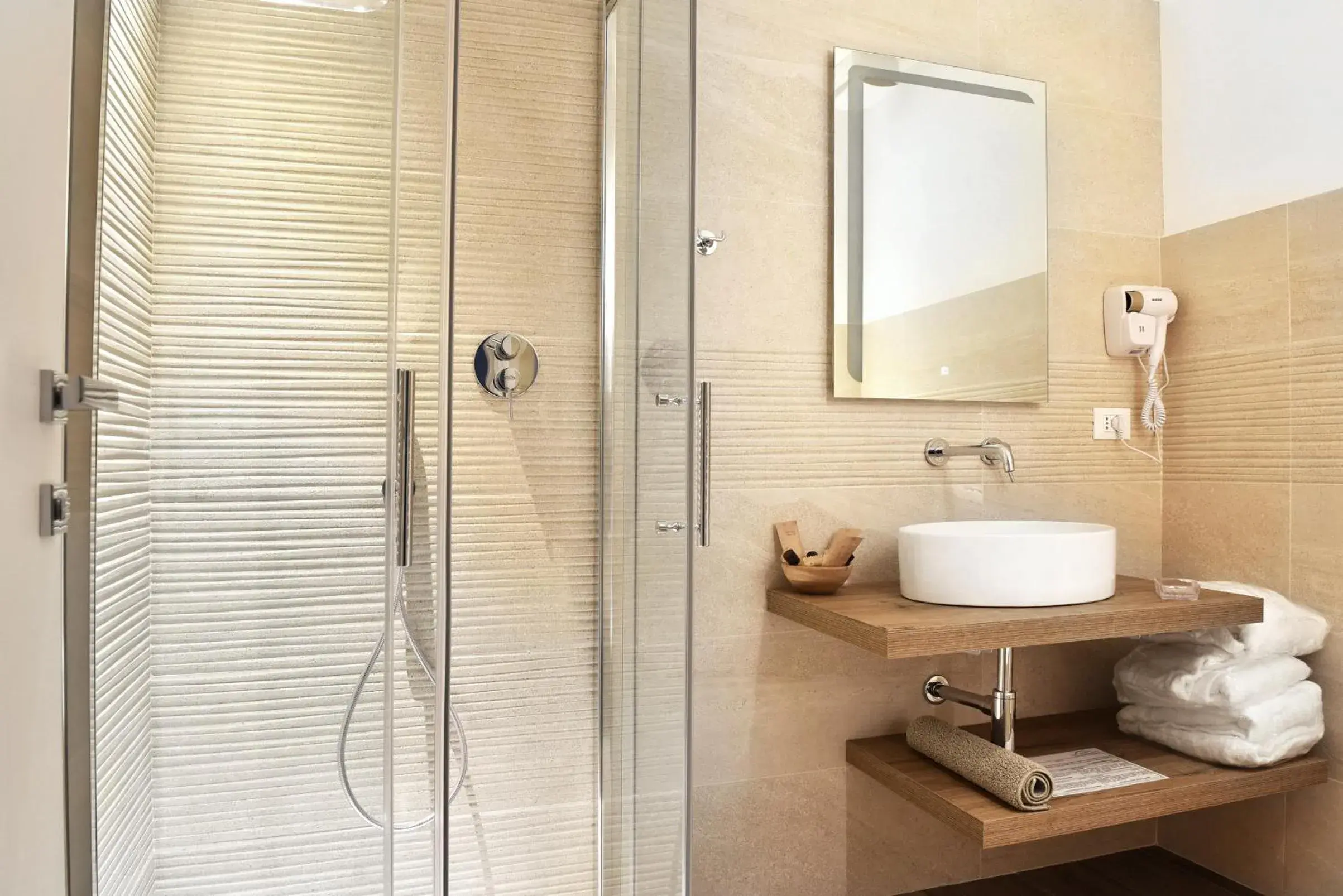 Shower, Bathroom in Casablanca Hotel