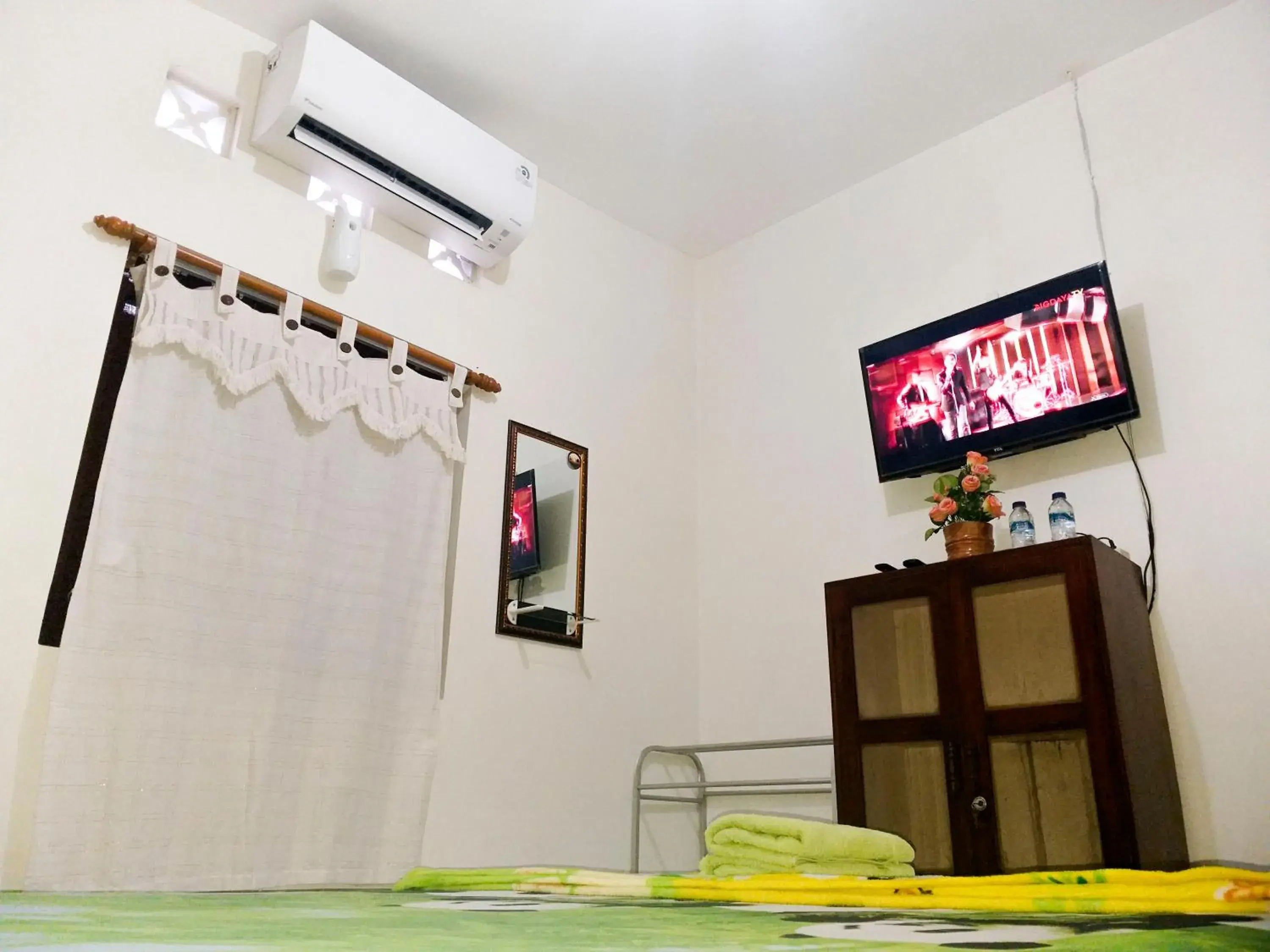 TV and multimedia, TV/Entertainment Center in Ngampilan Backpacker Hostel