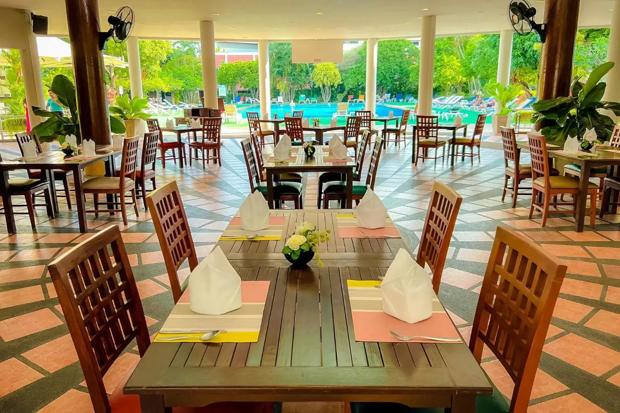 Restaurant/places to eat in Patong Resort Hotel - SHA Extra Plus Restaurant/places to eat in Patong Resort Hotel - SHA Extra Plus