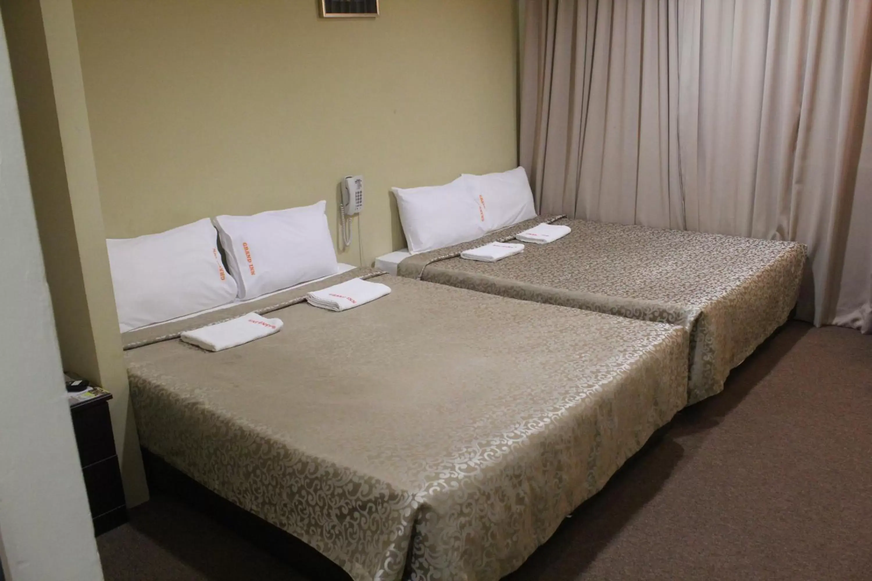 Bedroom, Bed in Grand Inn Hotel - Macalister Road