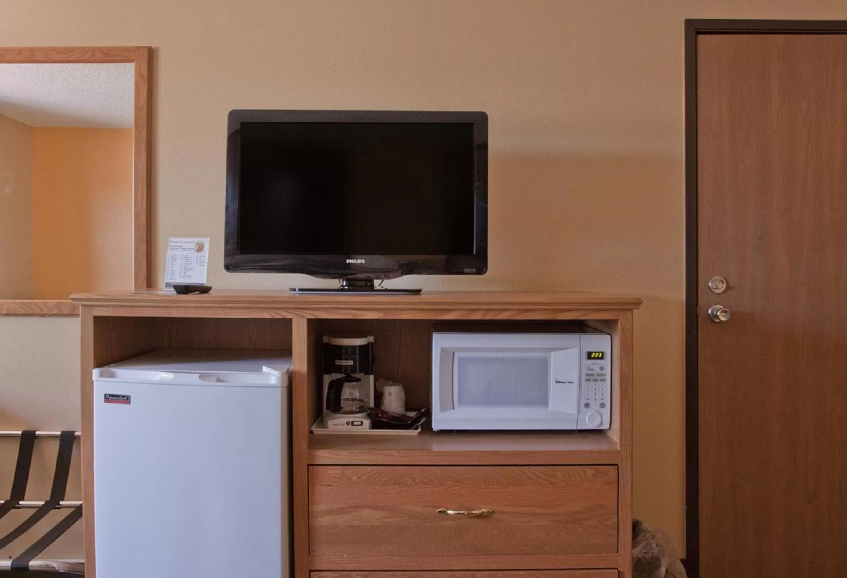 TV and multimedia in Super 8 by Wyndham Ottawa Starved Rock