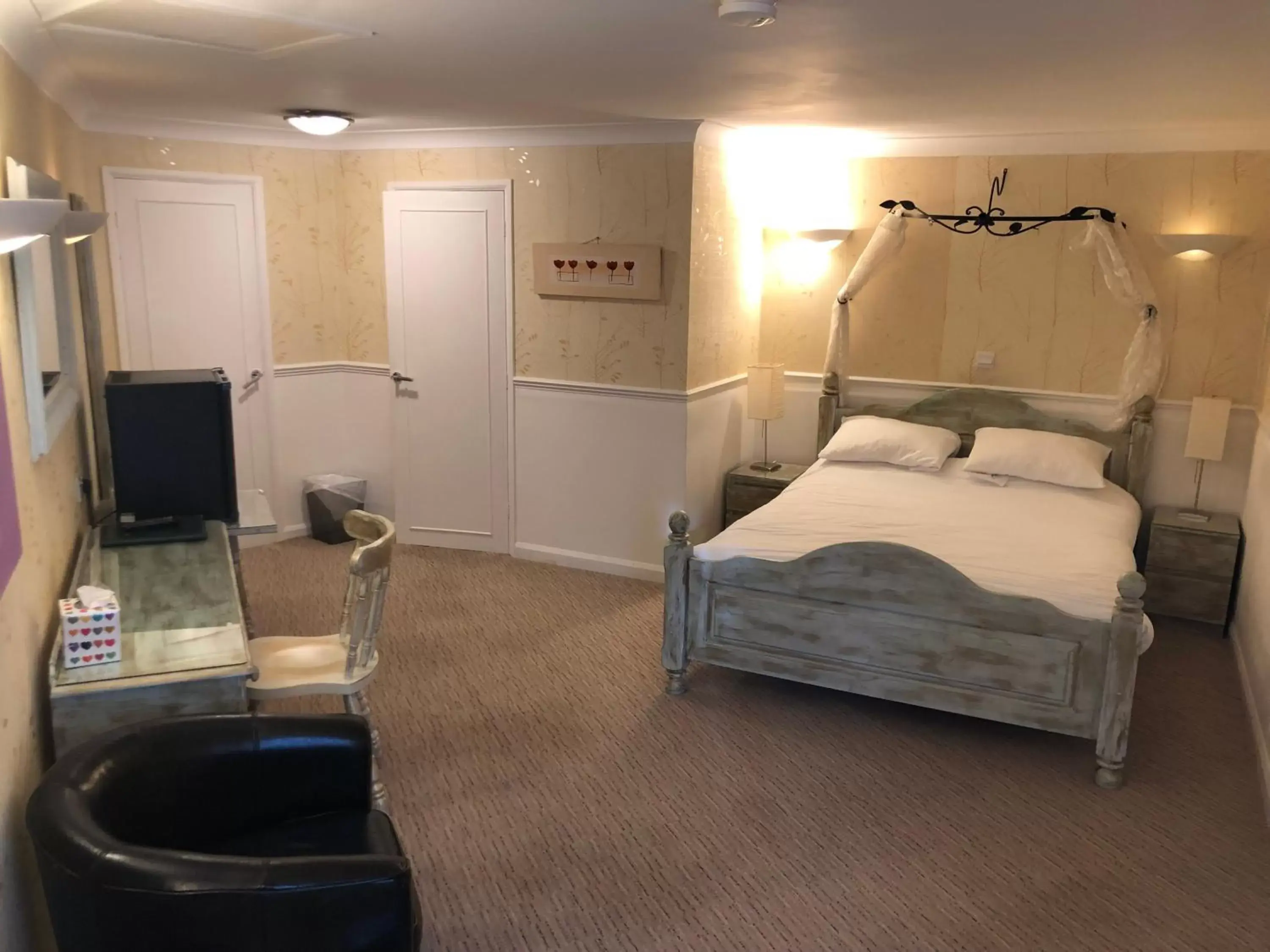 King Room - single occupancy in The Willow House King Room - single occupancy in The Willow House