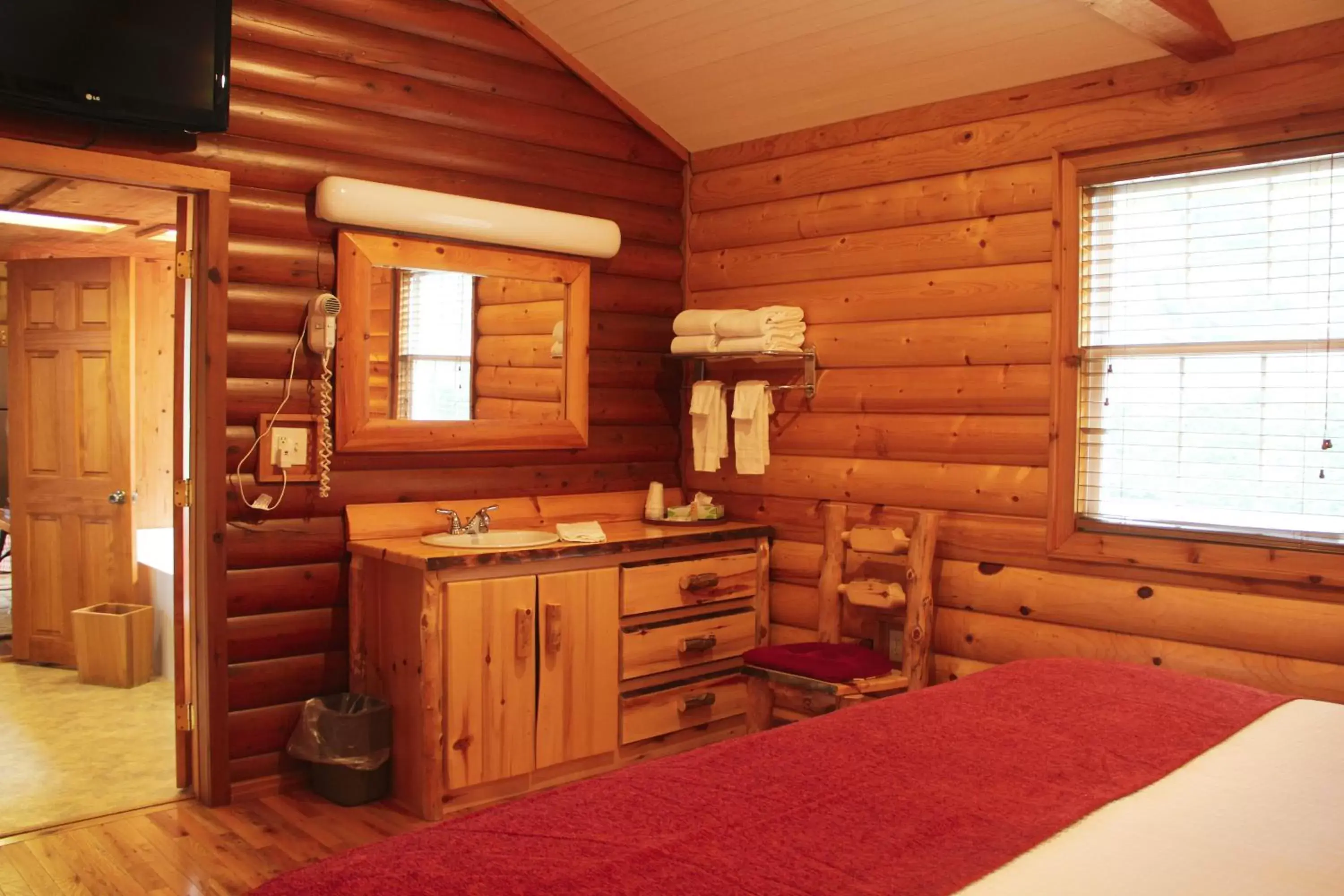 Kitchen/Kitchenette in The Pineola