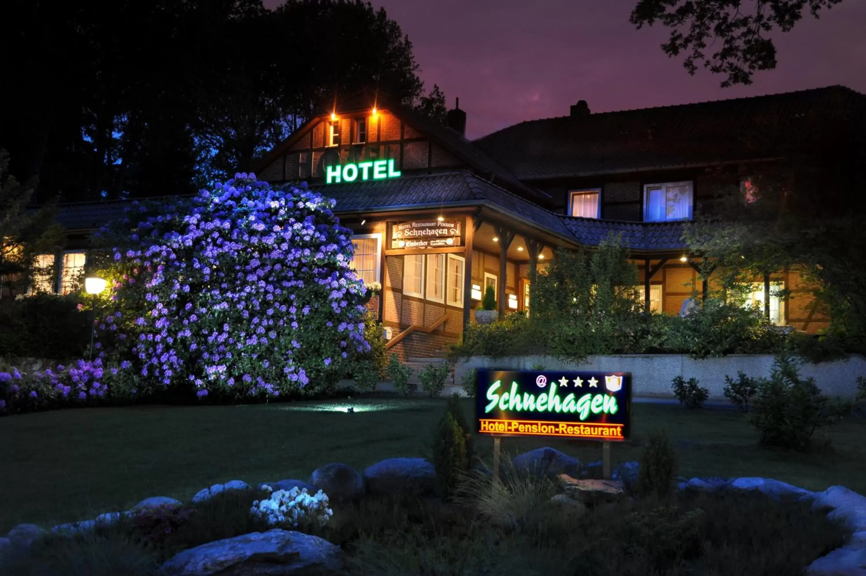 Facade/entrance, Property Building in Hotel Schnehagen