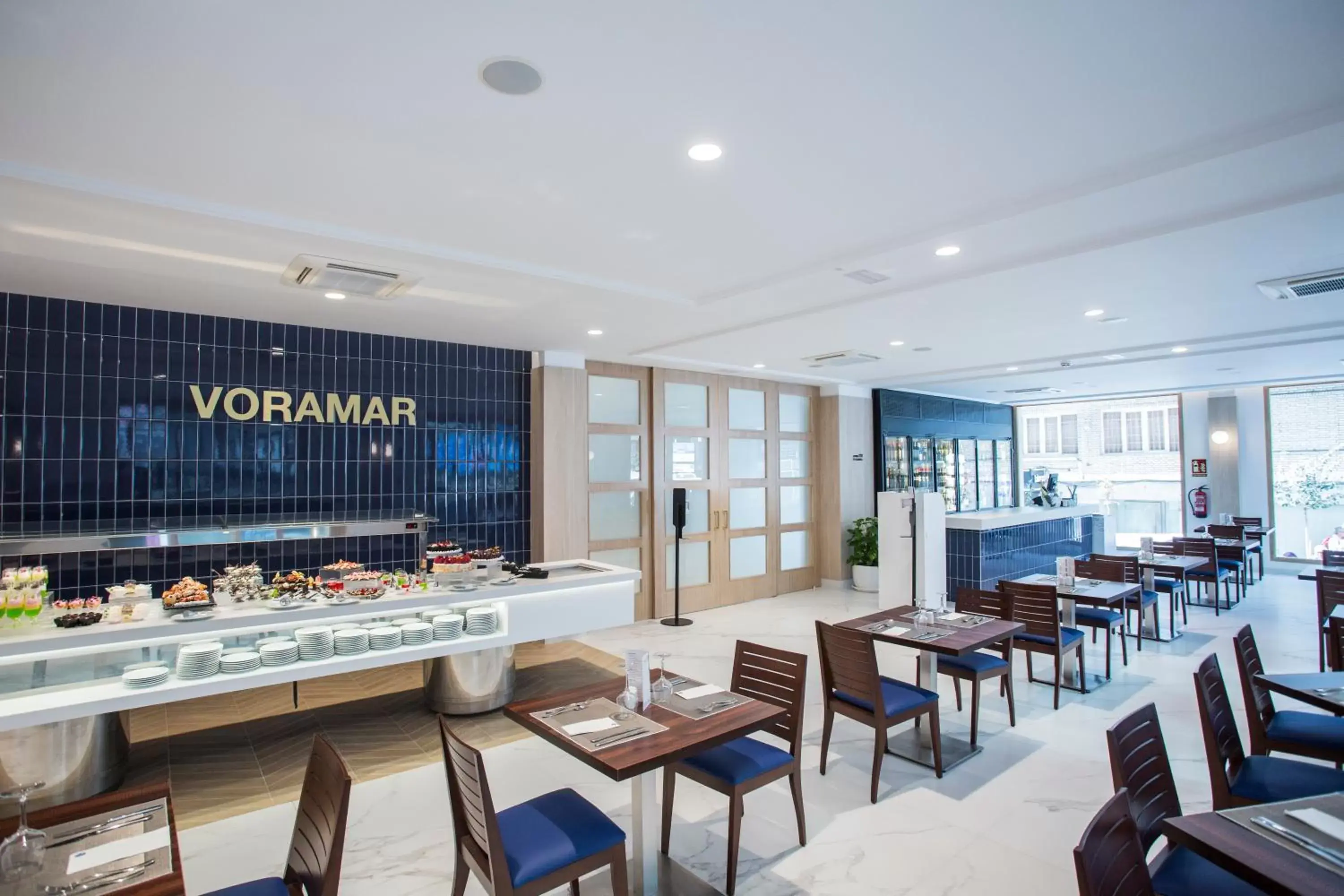 Restaurant/Places to Eat in Hotel Voramar