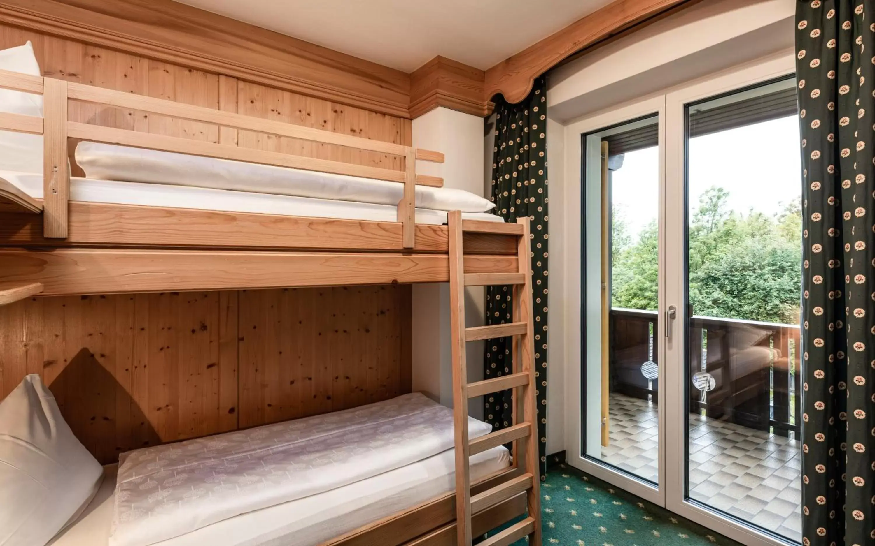 Bedroom, Bunk Bed in Ferien & Wellnesshotel Windschar