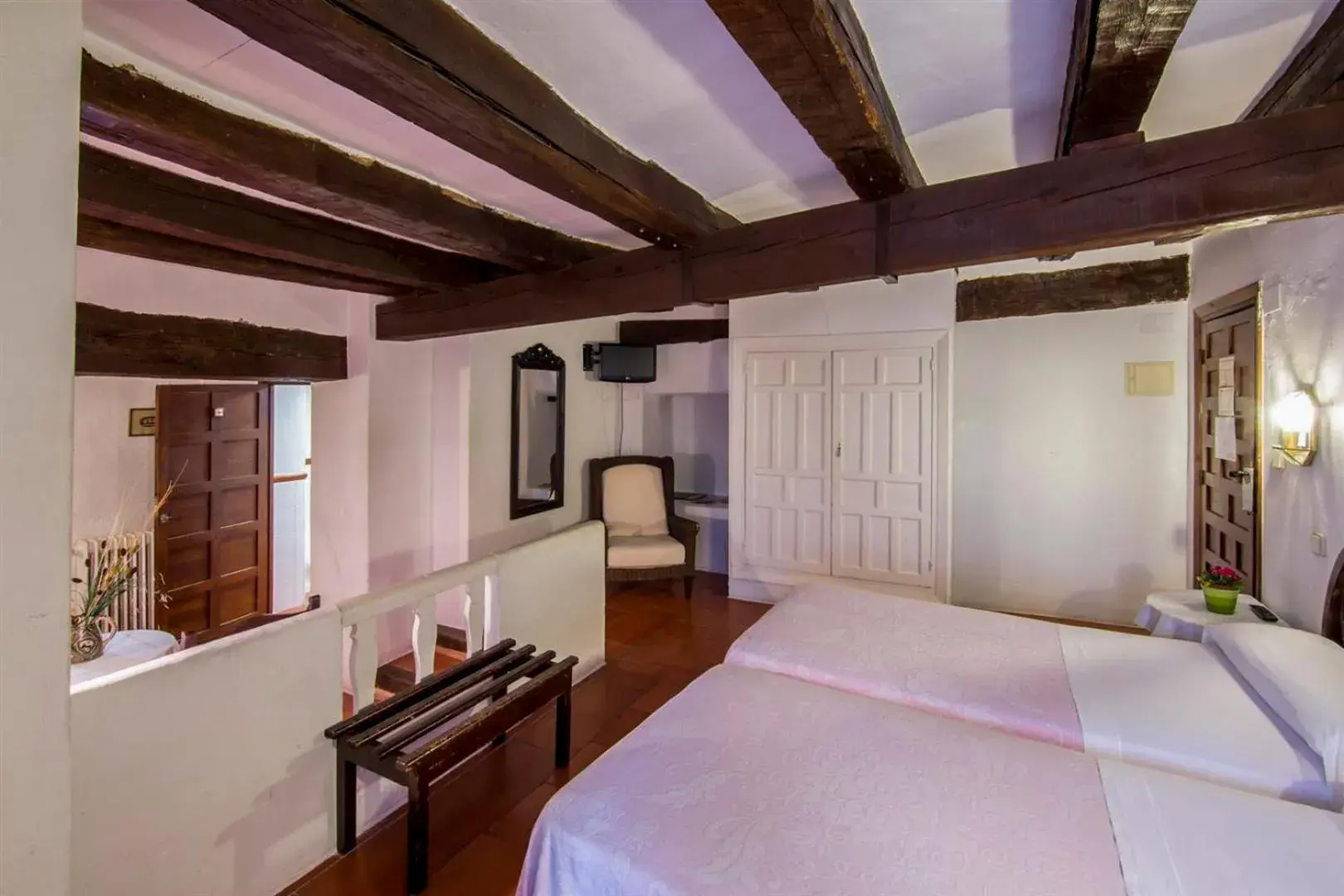 Photo of the whole room, Bed in Posada San José