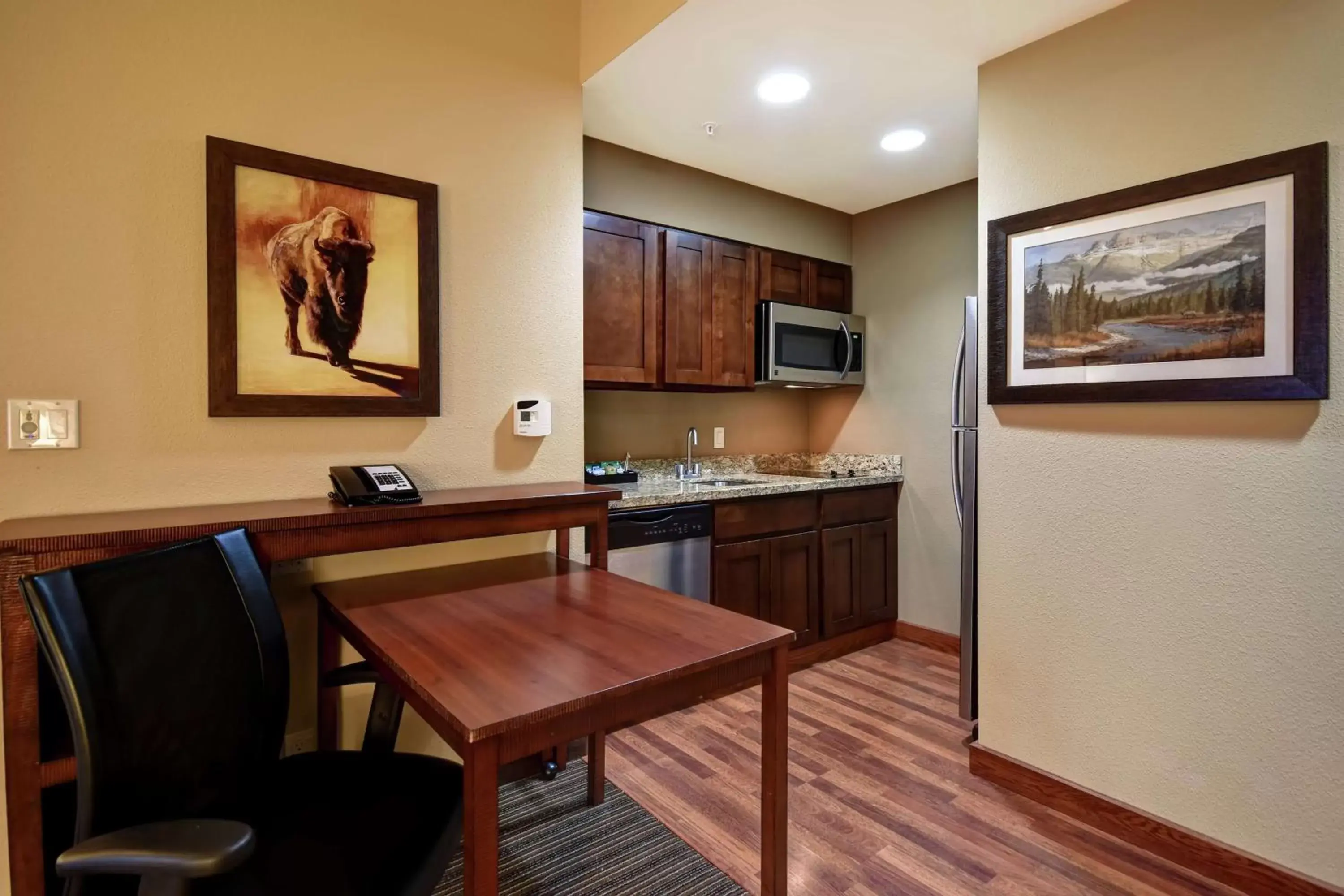 Bedroom, Kitchen/Kitchenette in Homewood Suites by Hilton Kalispell