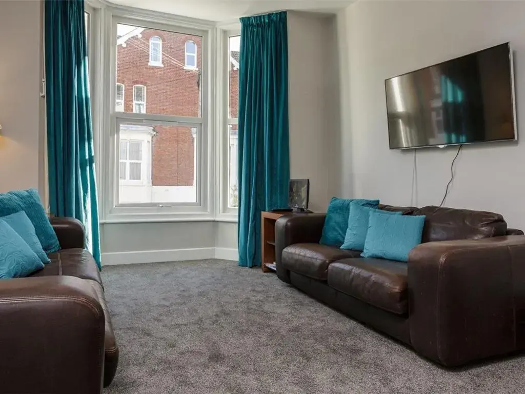 Living room, Seating Area in Blue Star House