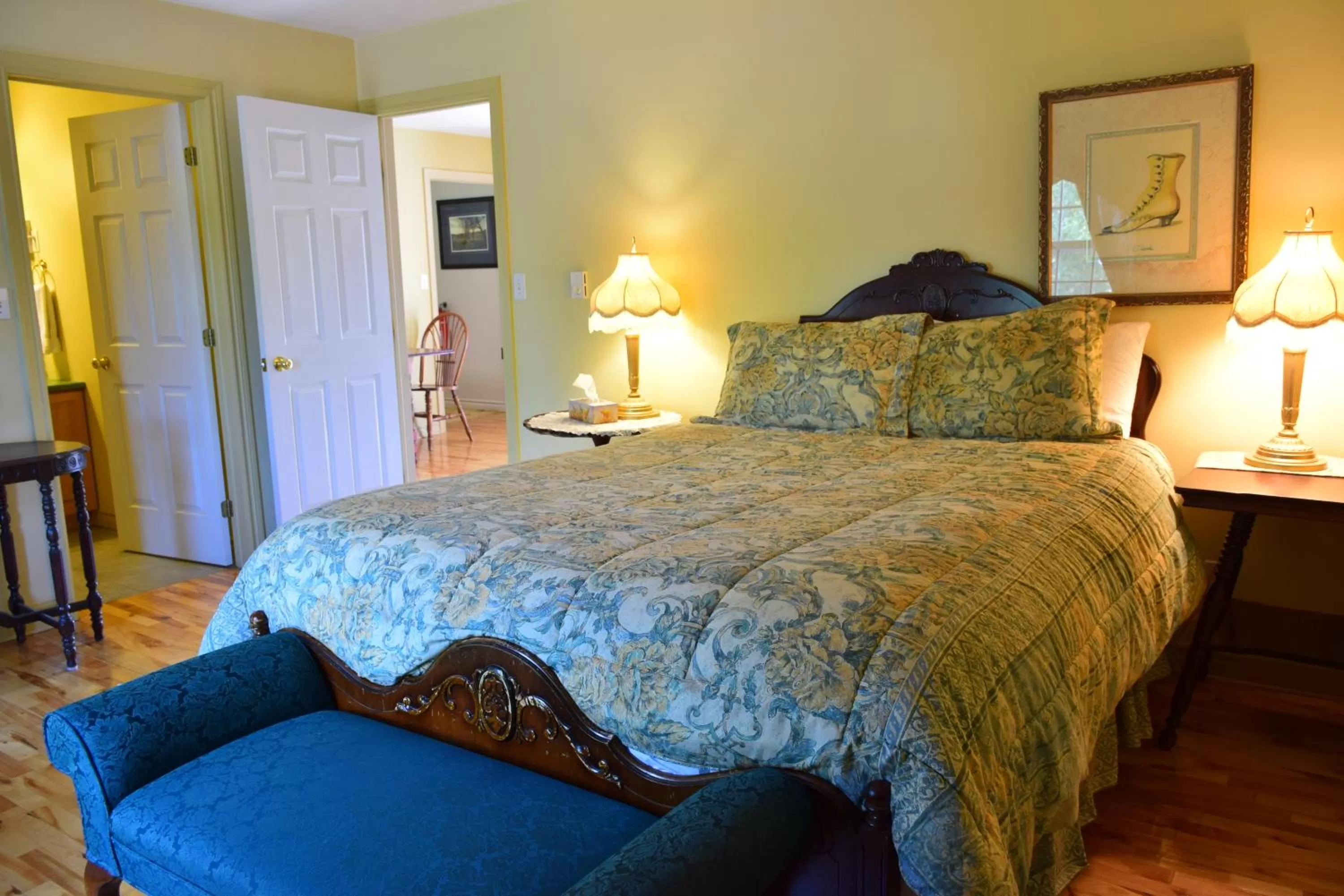 Bedroom, Bed in Auberge Wild Rose Inn
