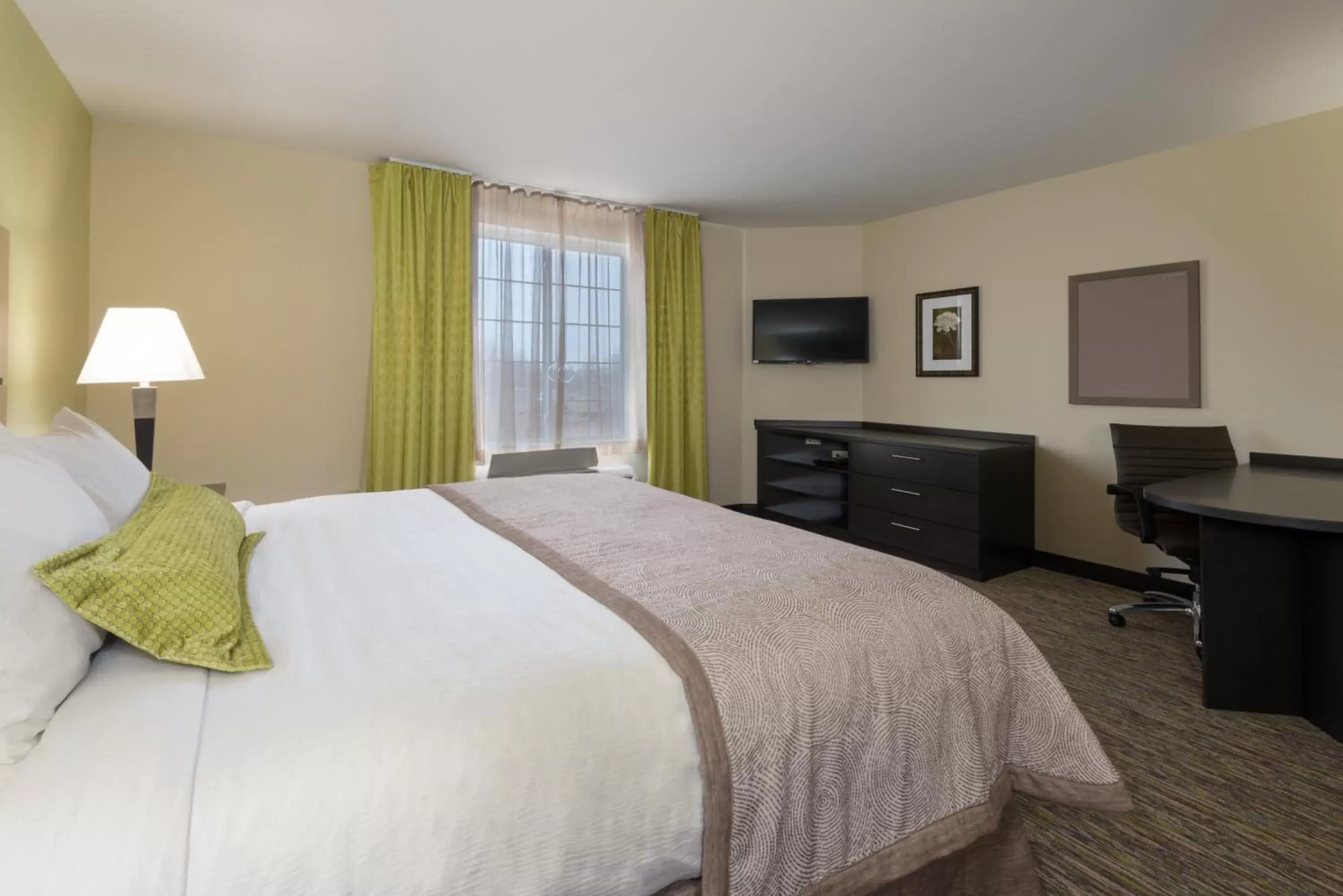 Bedroom, Bed in Candlewood Suites Del City, an IHG Hotel