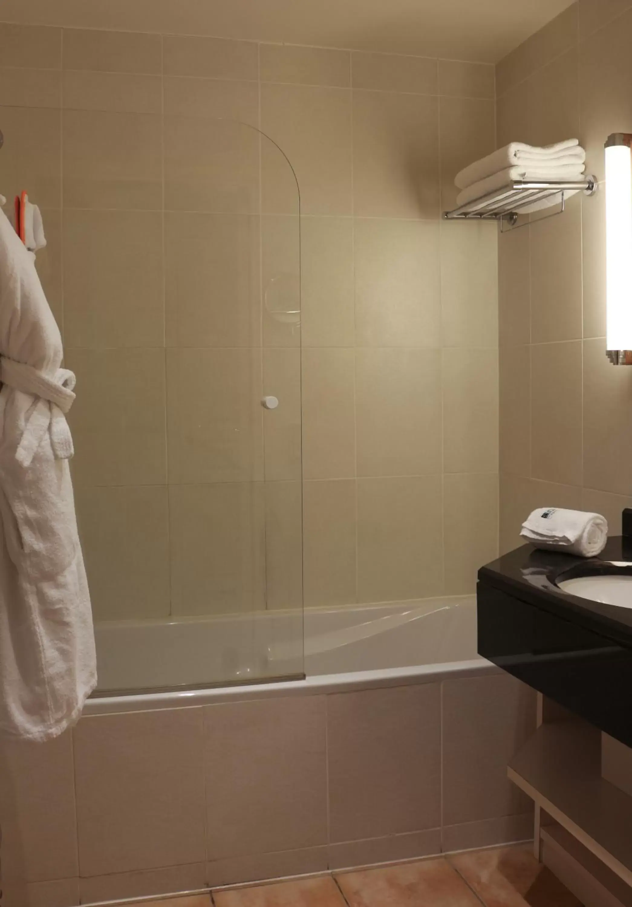Bathroom in Le Domaine des Roches, Hotel & Spa