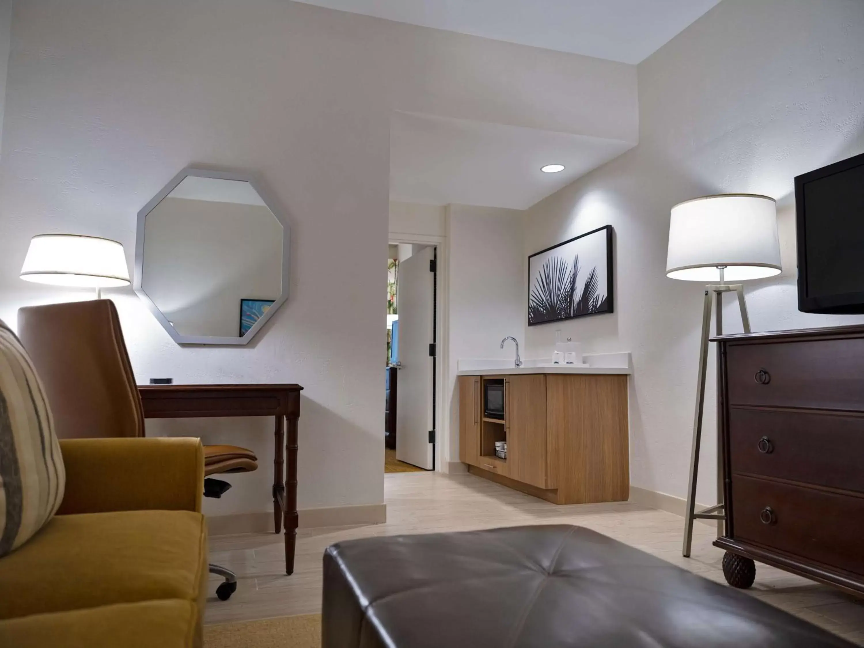 Bedroom, Kitchen/Kitchenette in Hampton Inn & Suites San Juan