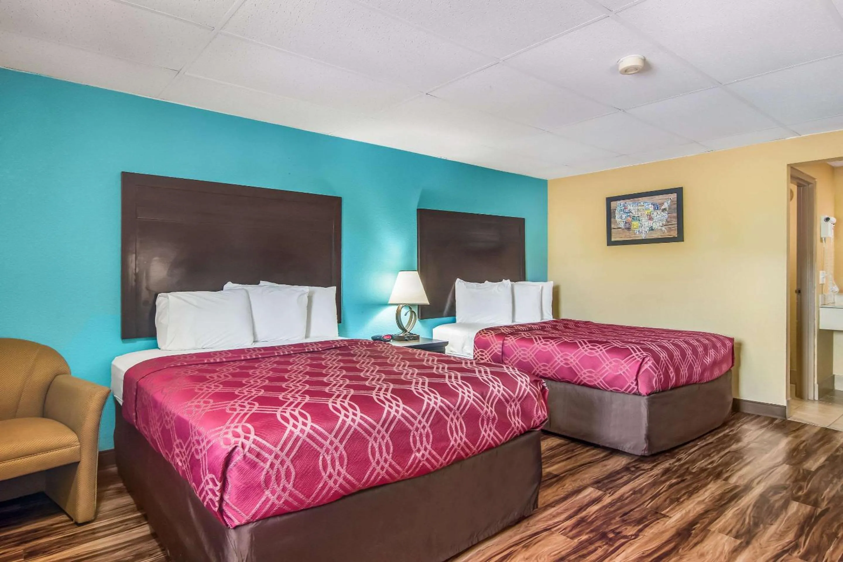 Photo of the whole room in Econo Lodge Hotel Bradford