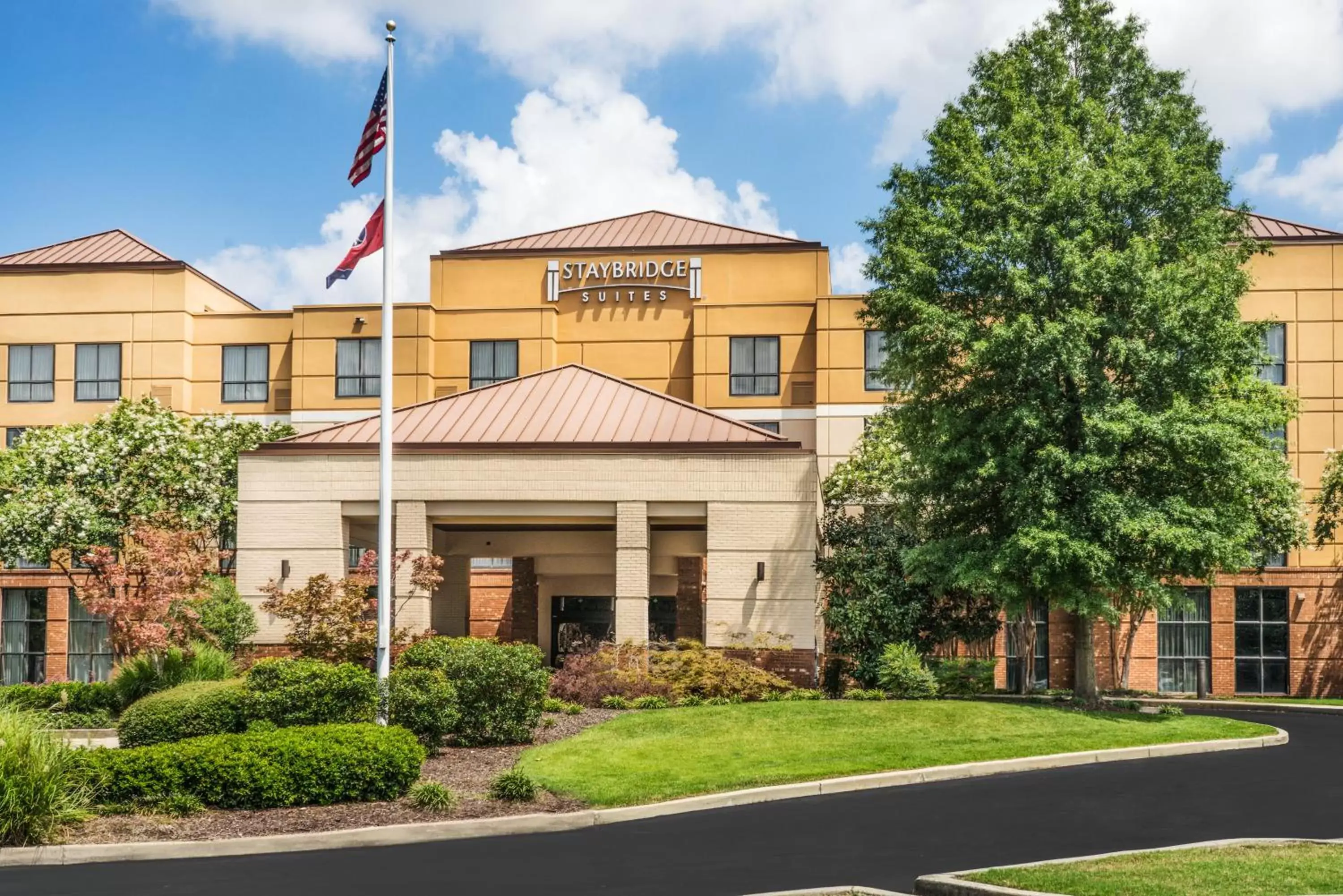 Property building in Staybridge Suites Memphis-Poplar Ave East by IHG Property building in Staybridge Suites Memphis-Poplar Ave East by IHG