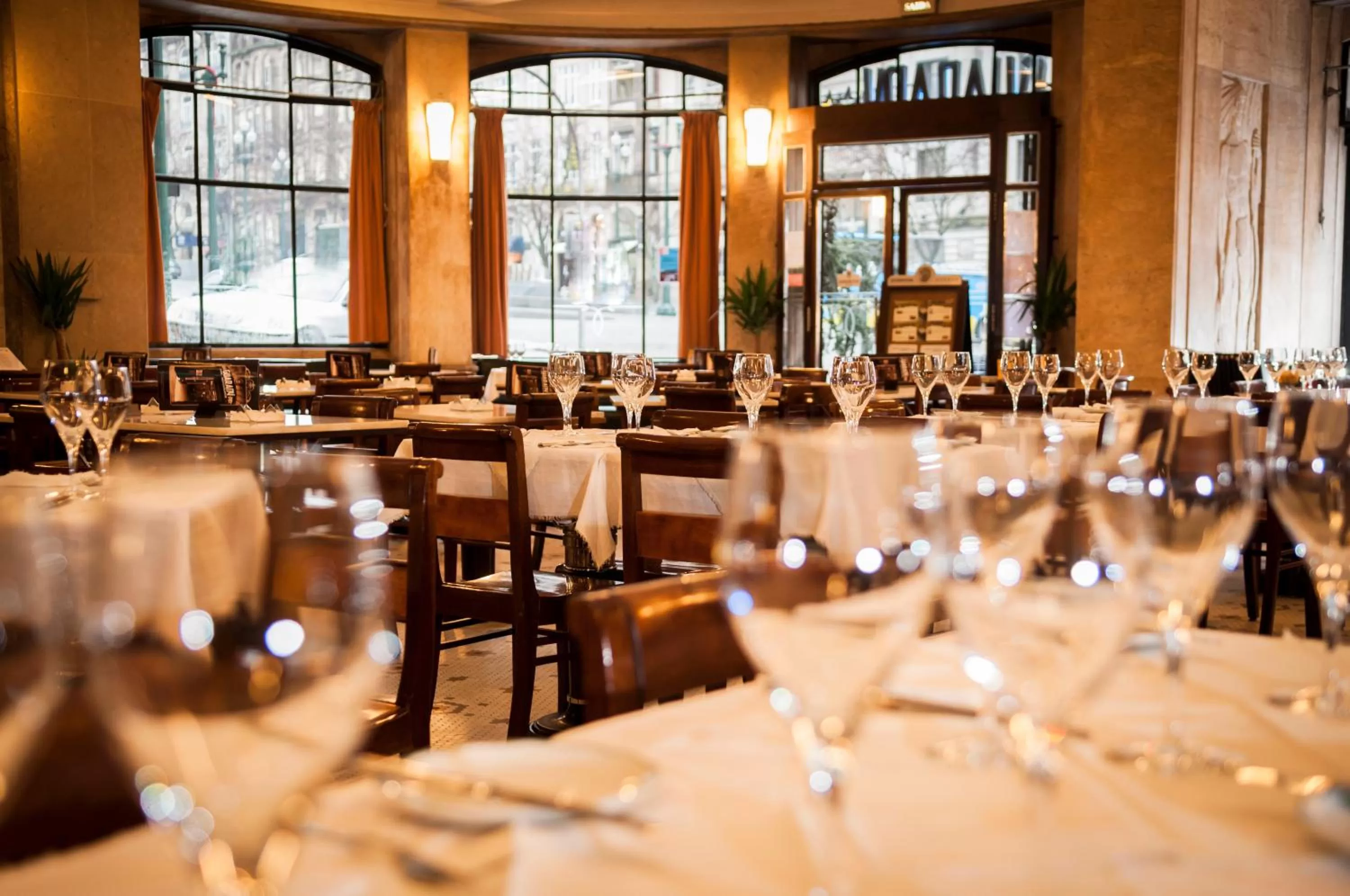 Restaurant/Places to Eat in Hotel Aliados