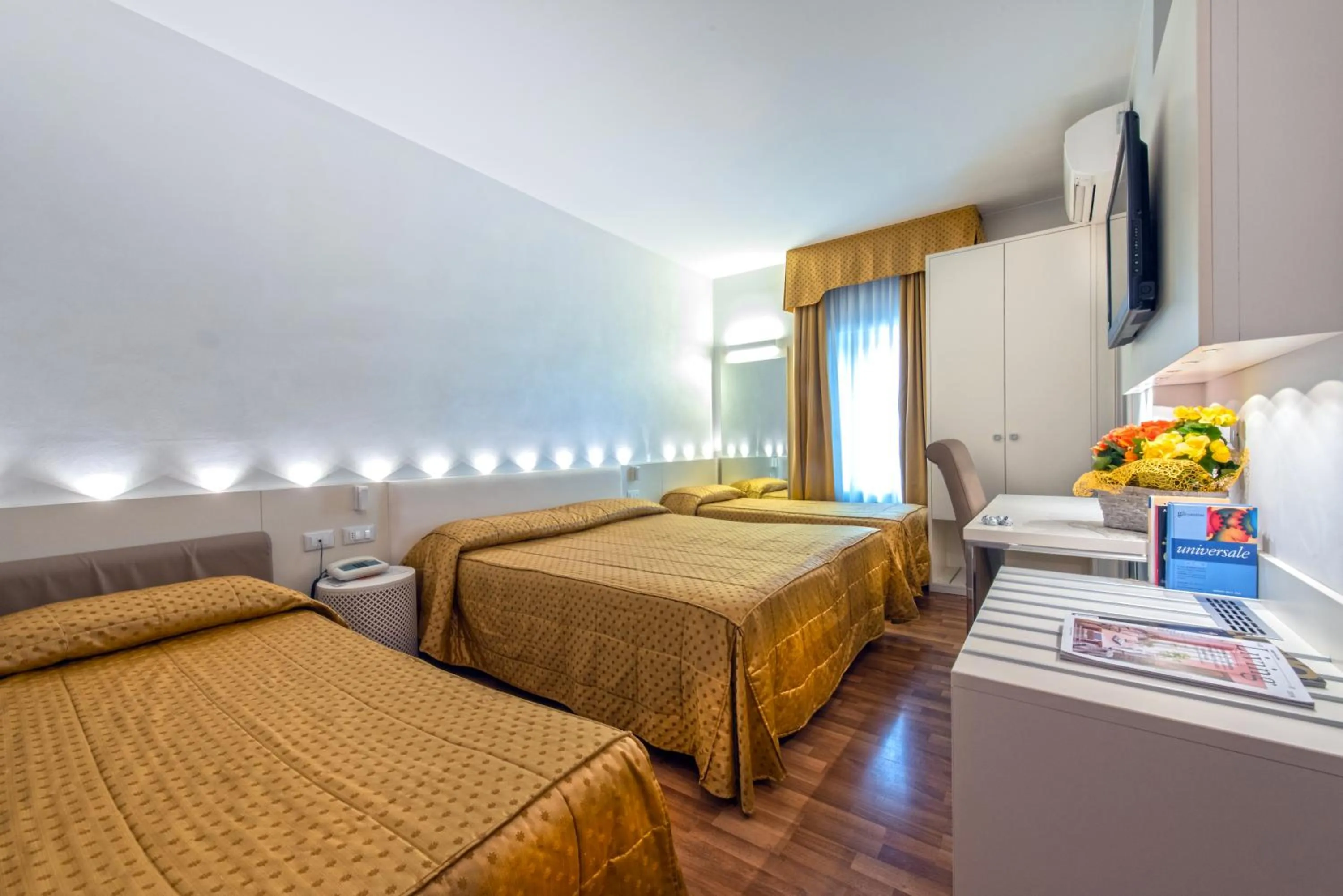 Bedroom, Bed in Hotel Vivit ***S