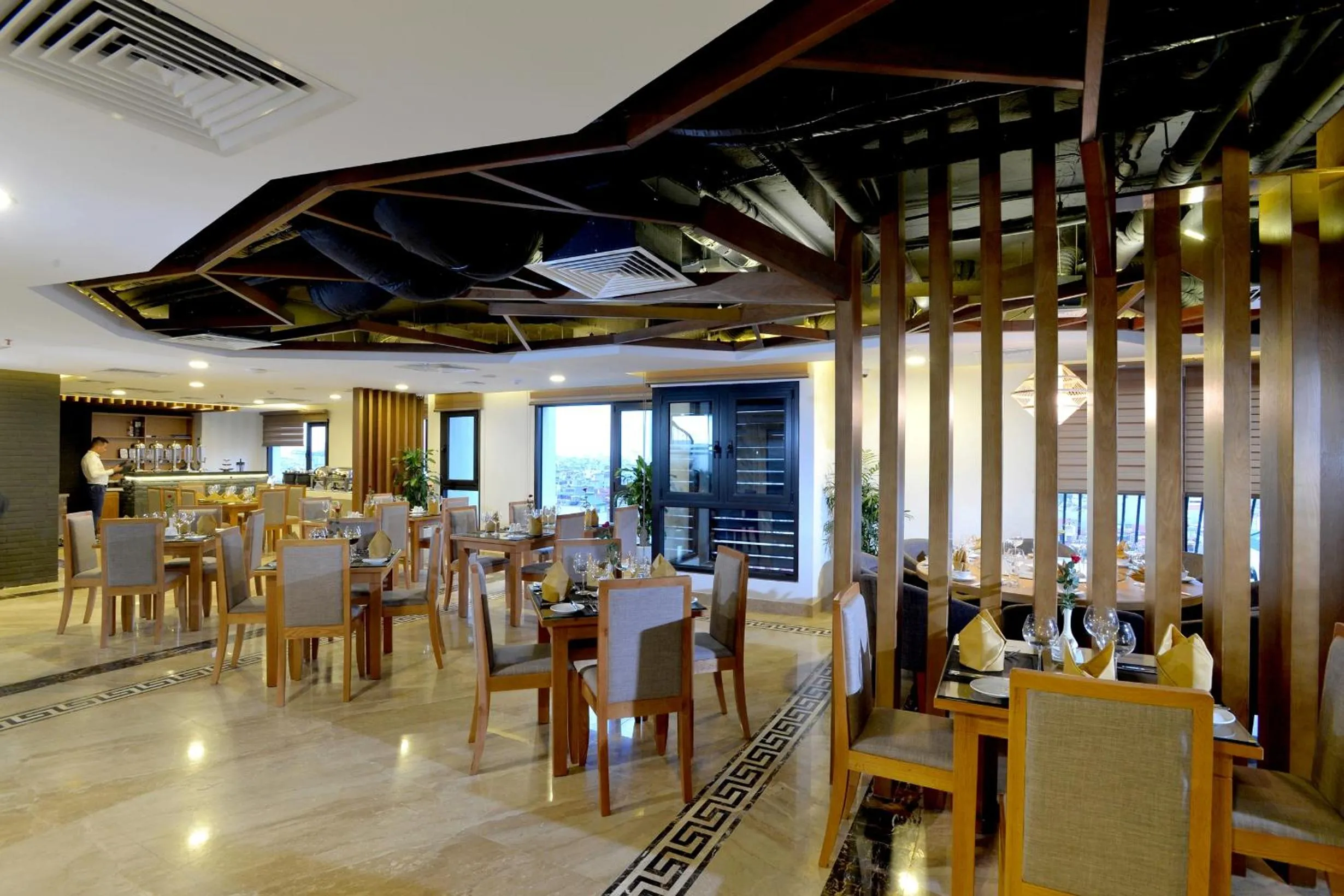 Restaurant/places to eat in London Hanoi Hotel