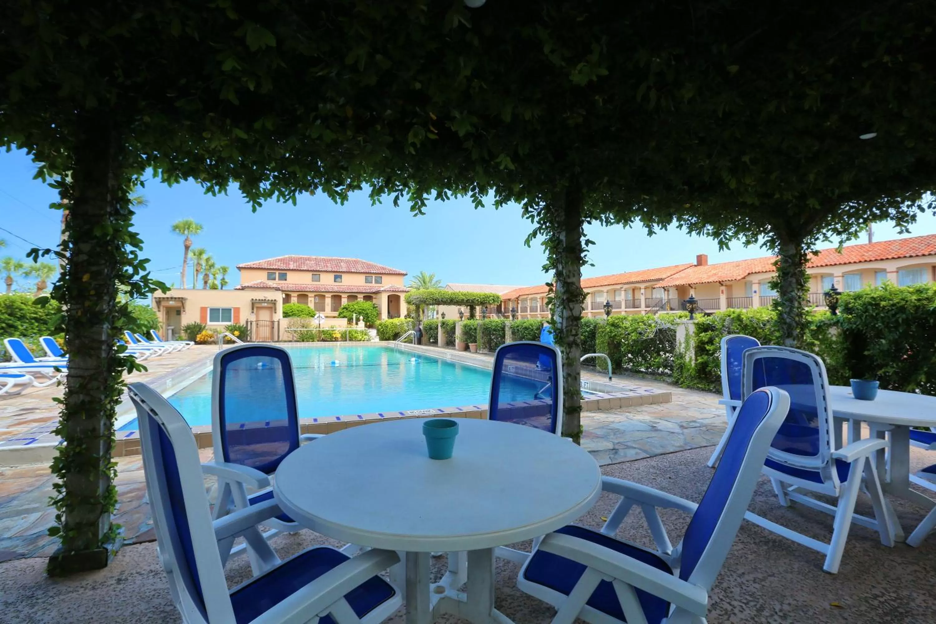 Swimming pool in La Fiesta Ocean Inn & Suites