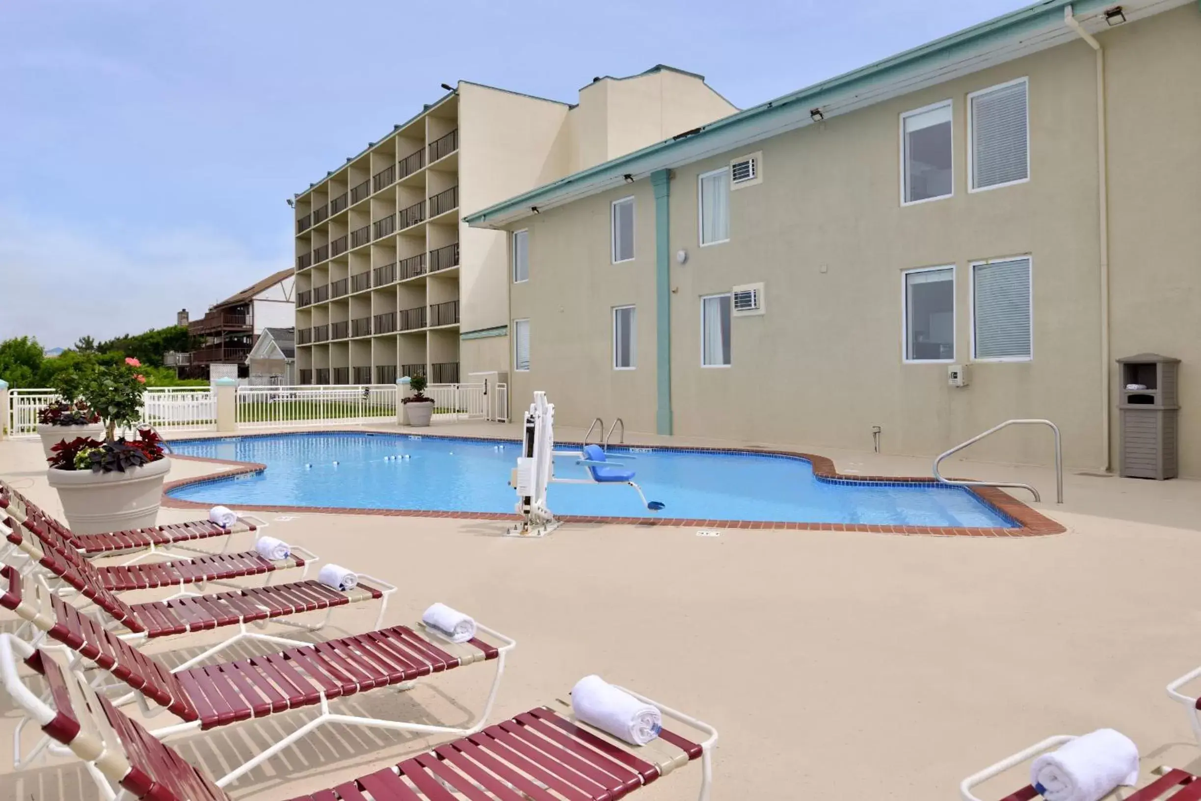 Swimming Pool in Best Western Plus Holiday Sands Inn & Suites