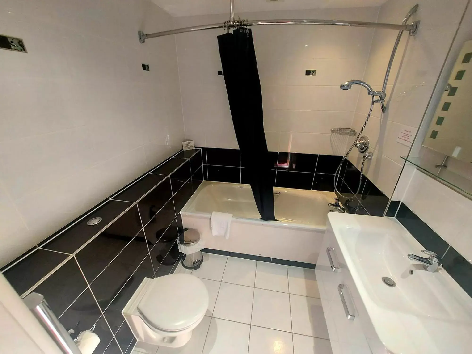 Bathroom in The New Admiralty Hotel Ltd