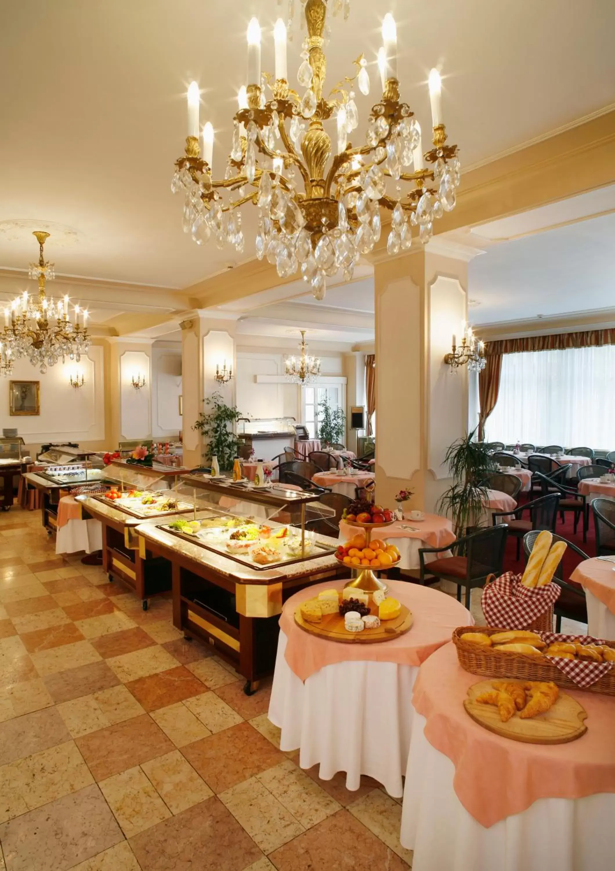 Restaurant/Places to Eat in Ambassador Zlata Husa